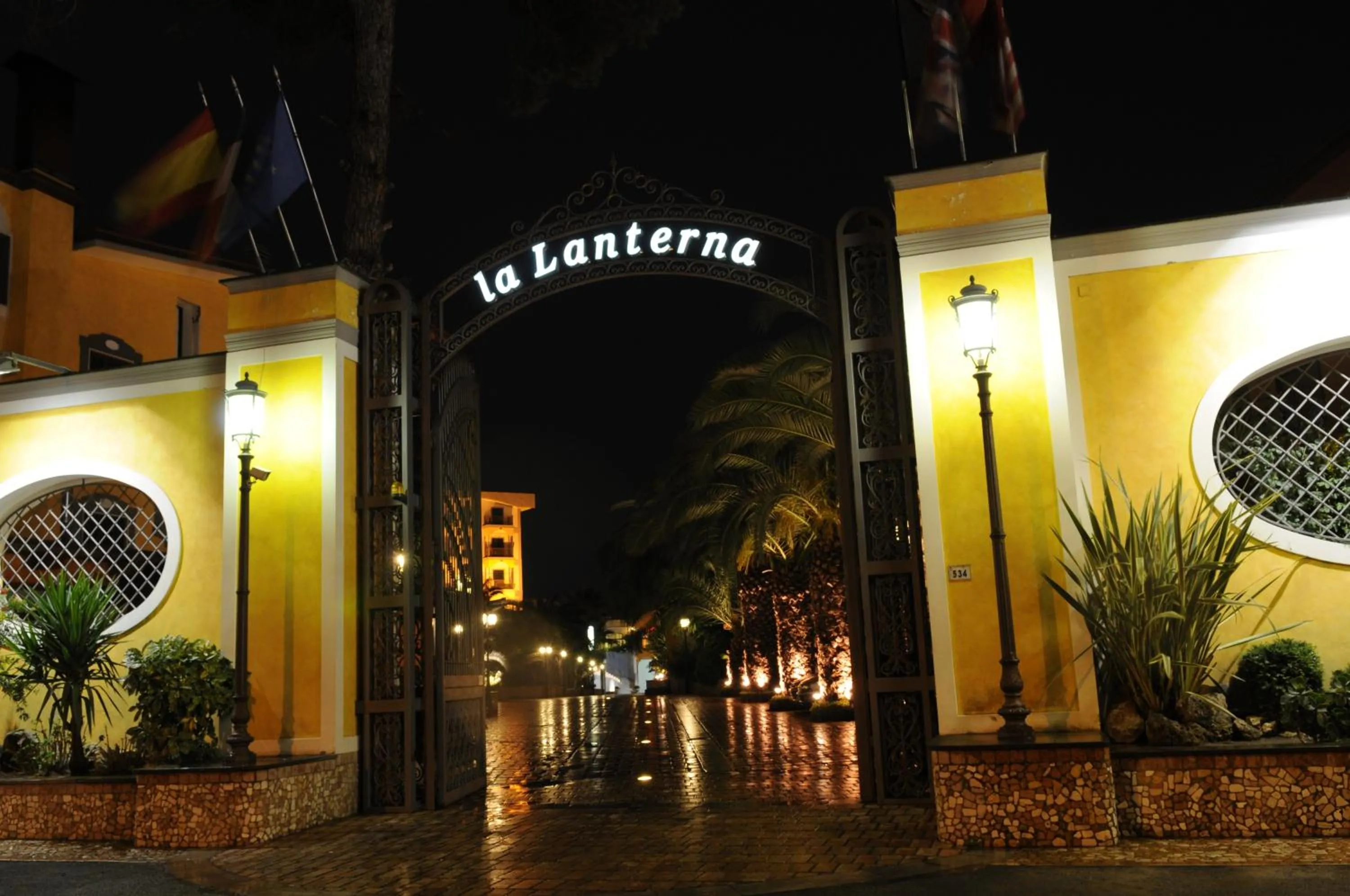 Facade/entrance in Hotel Ristorante La Lanterna