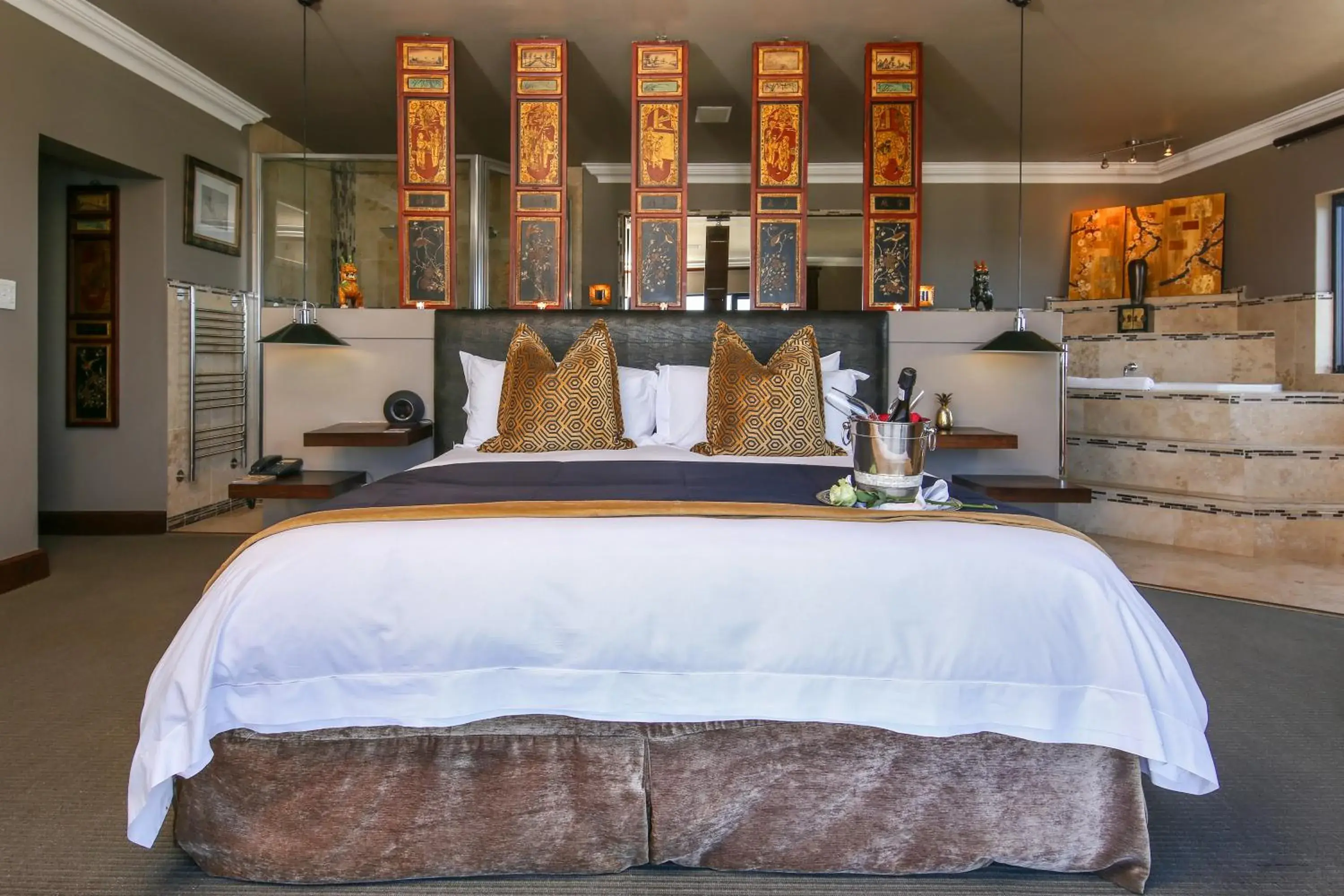 Royal Suite - single occupancy in Alexander Guest House Royal Suite - single occupancy in Alexander Guest House