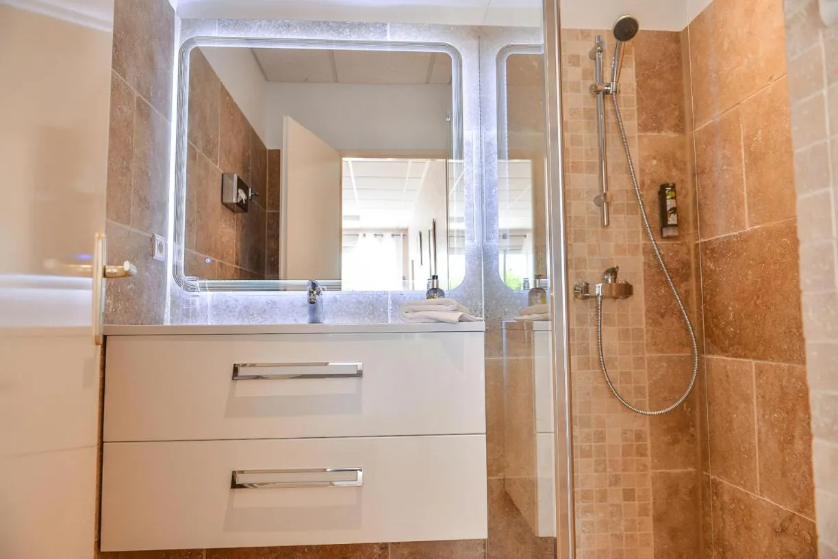 Bathroom in Logis Hôtel Restaurant Le Chêne Vert