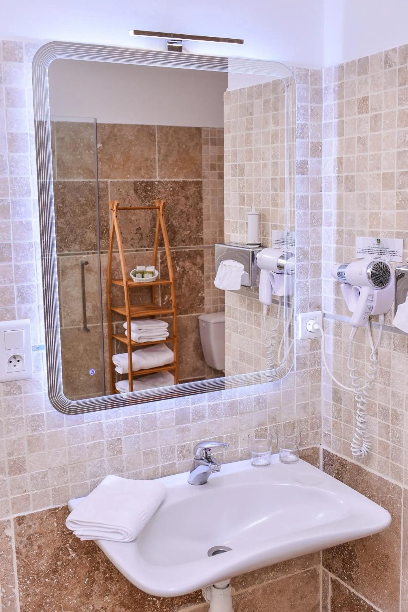 Bathroom in Logis Hôtel Restaurant Le Chêne Vert