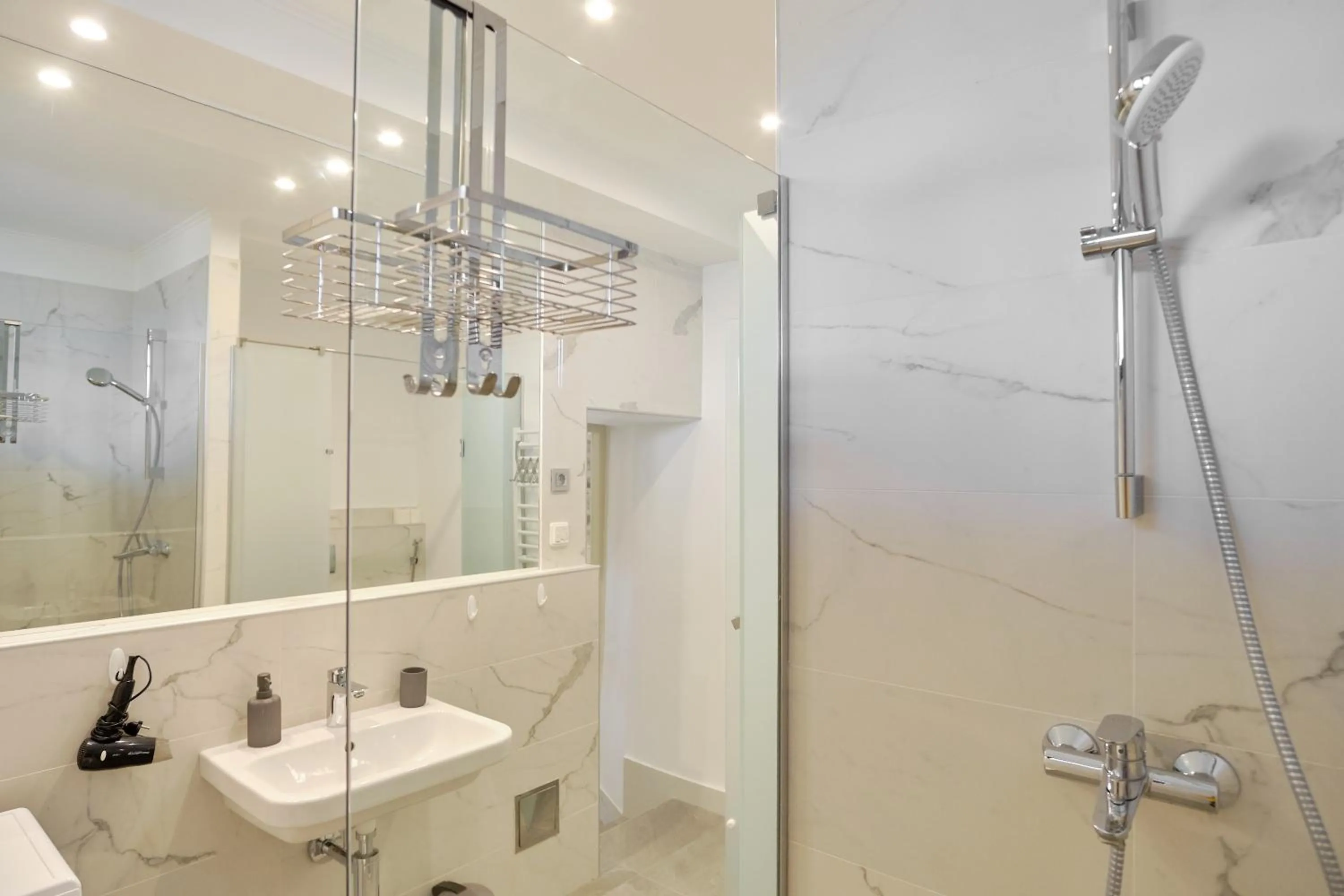 Shower in Apartments Zebra