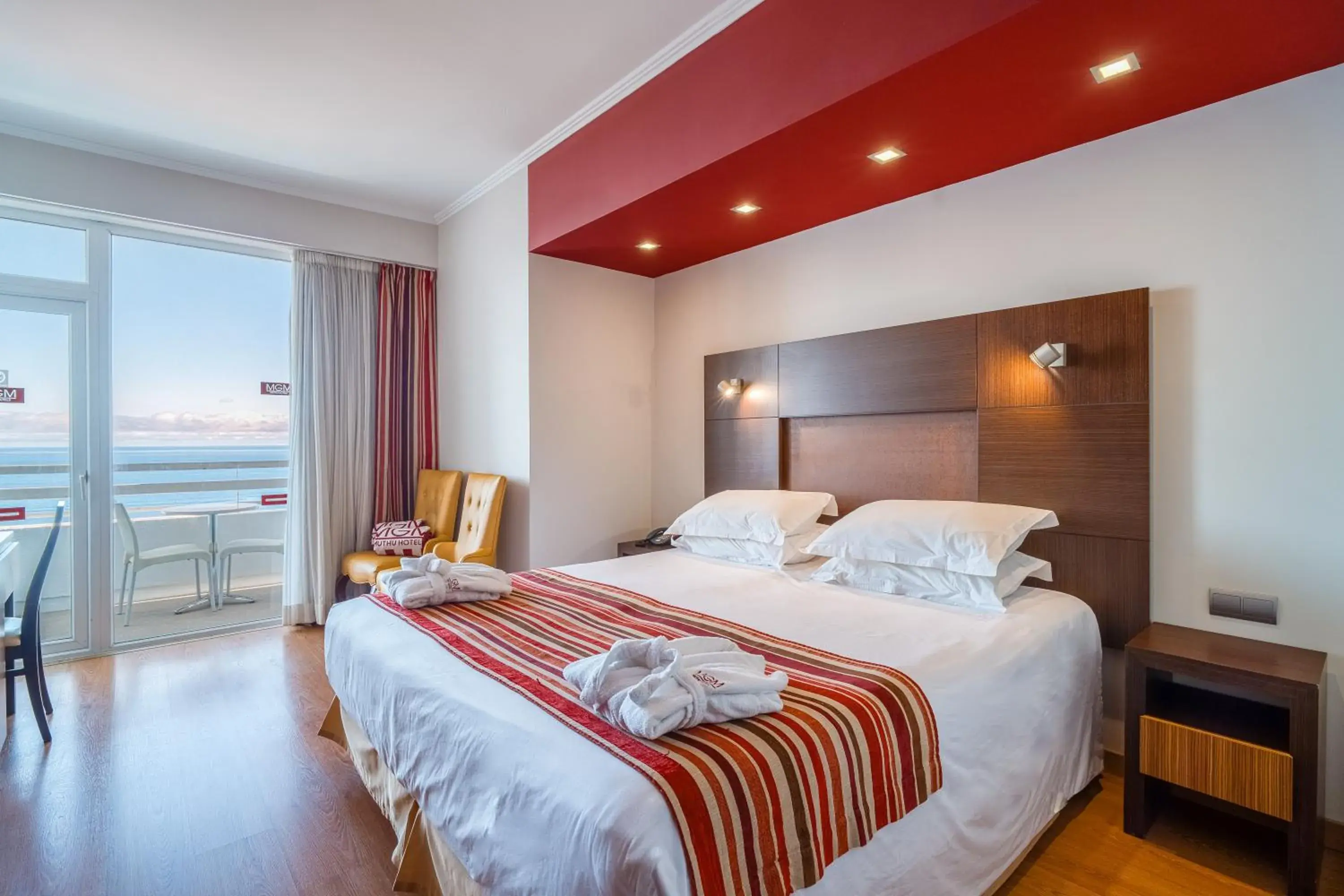 Standard Double or Twin Room with Sea View in Muthu Raga Madeira Hotel Standard Double or Twin Room with Sea View in Muthu Raga Madeira Hotel