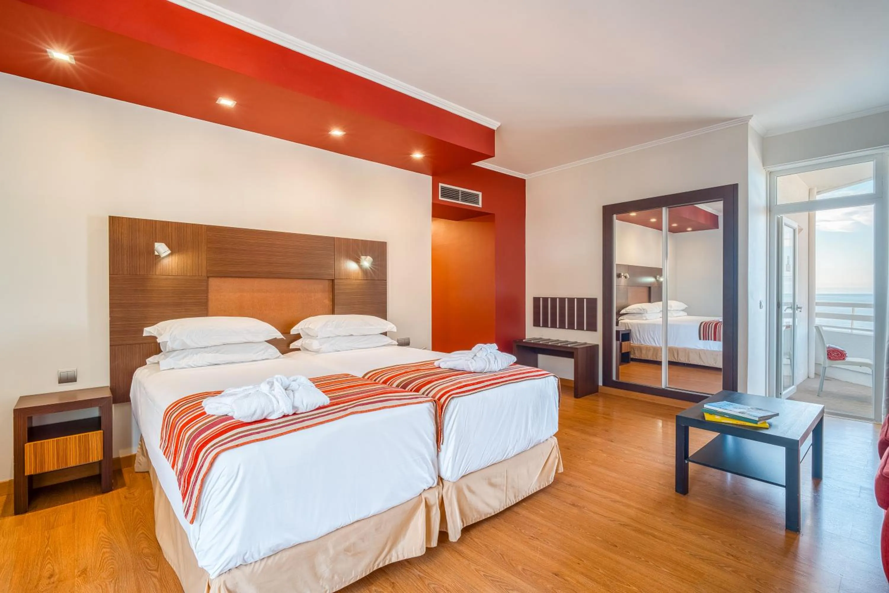 Bedroom, Bed in Muthu Raga Madeira Hotel