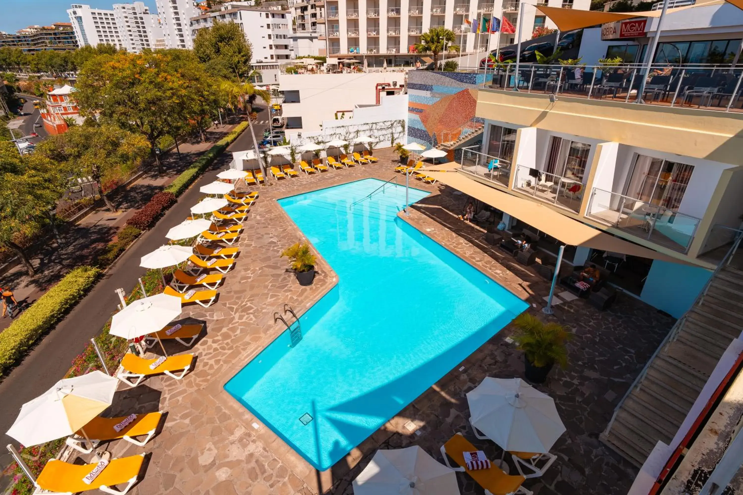 Swimming pool in Muthu Raga Madeira Hotel Swimming pool in Muthu Raga Madeira Hotel