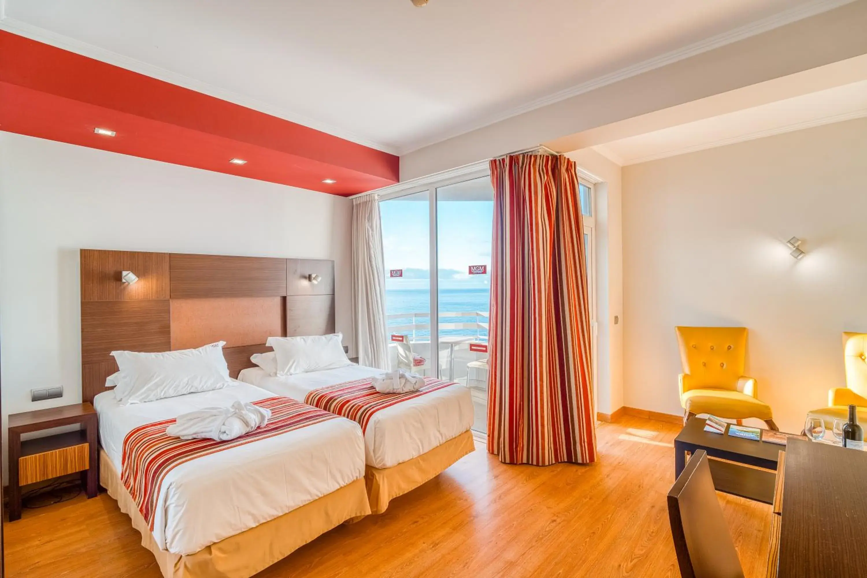 Superior Double or Twin Room with Sea View (2 Adults + 1 Child) in Muthu Raga Madeira Hotel Superior Double or Twin Room with Sea View (2 Adults + 1 Child) in Muthu Raga Madeira Hotel