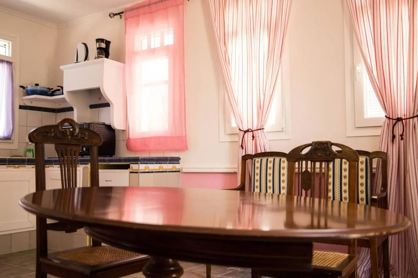 Kitchen or kitchenette in Villas Thassos