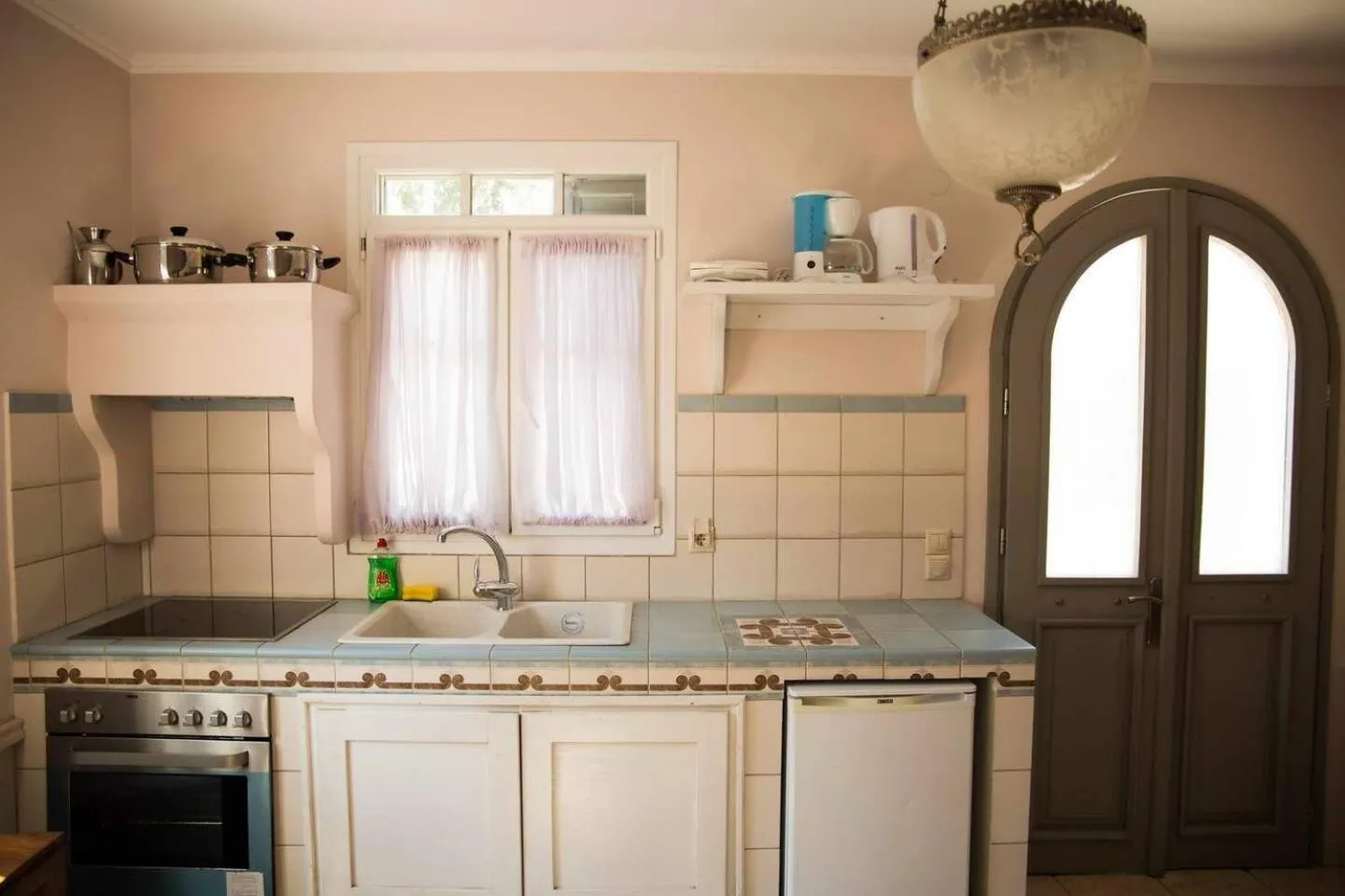 Kitchen or kitchenette in Villas Thassos