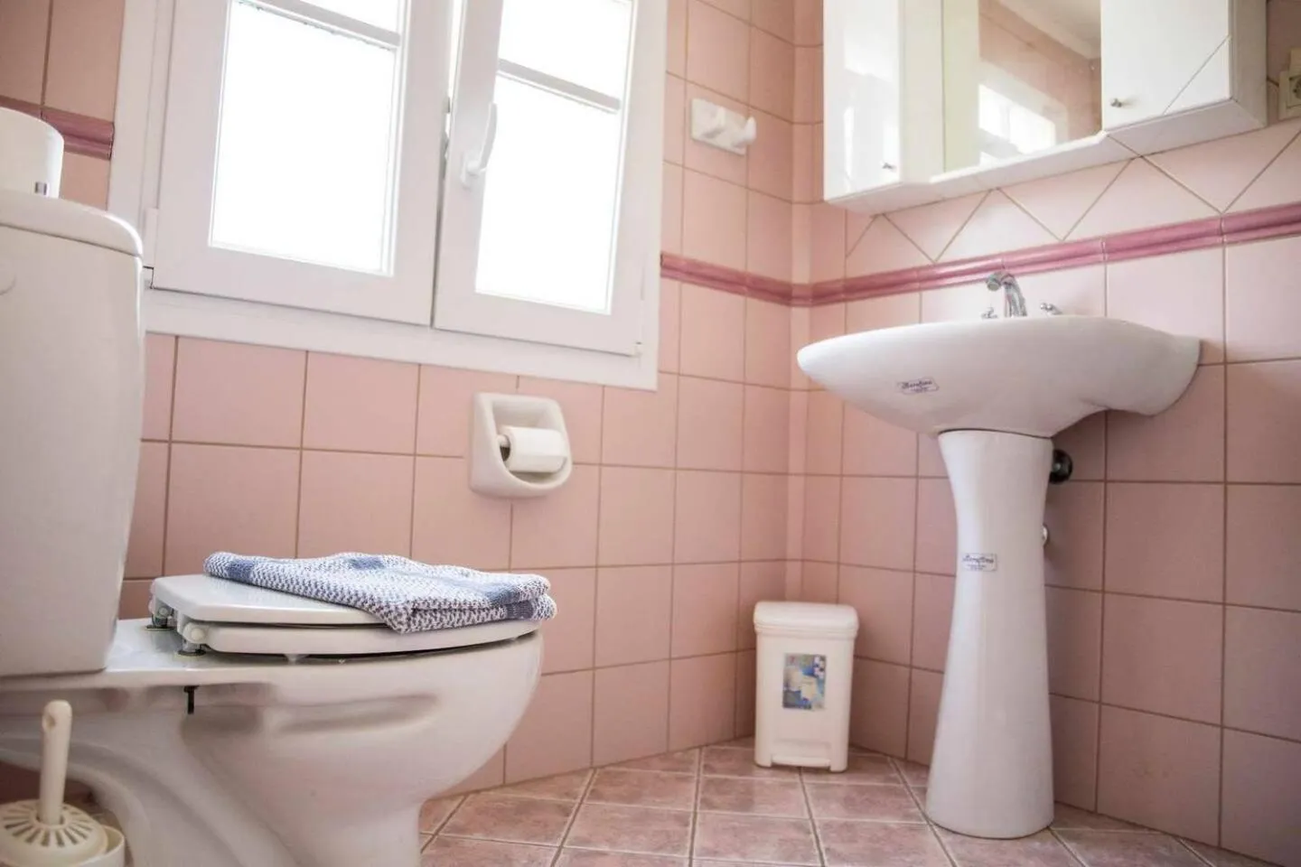 Toilet in Villas Thassos