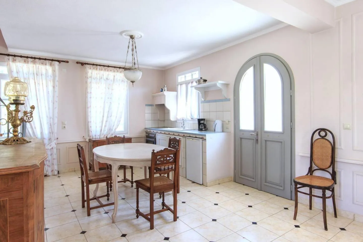 Kitchen or kitchenette in Villas Thassos