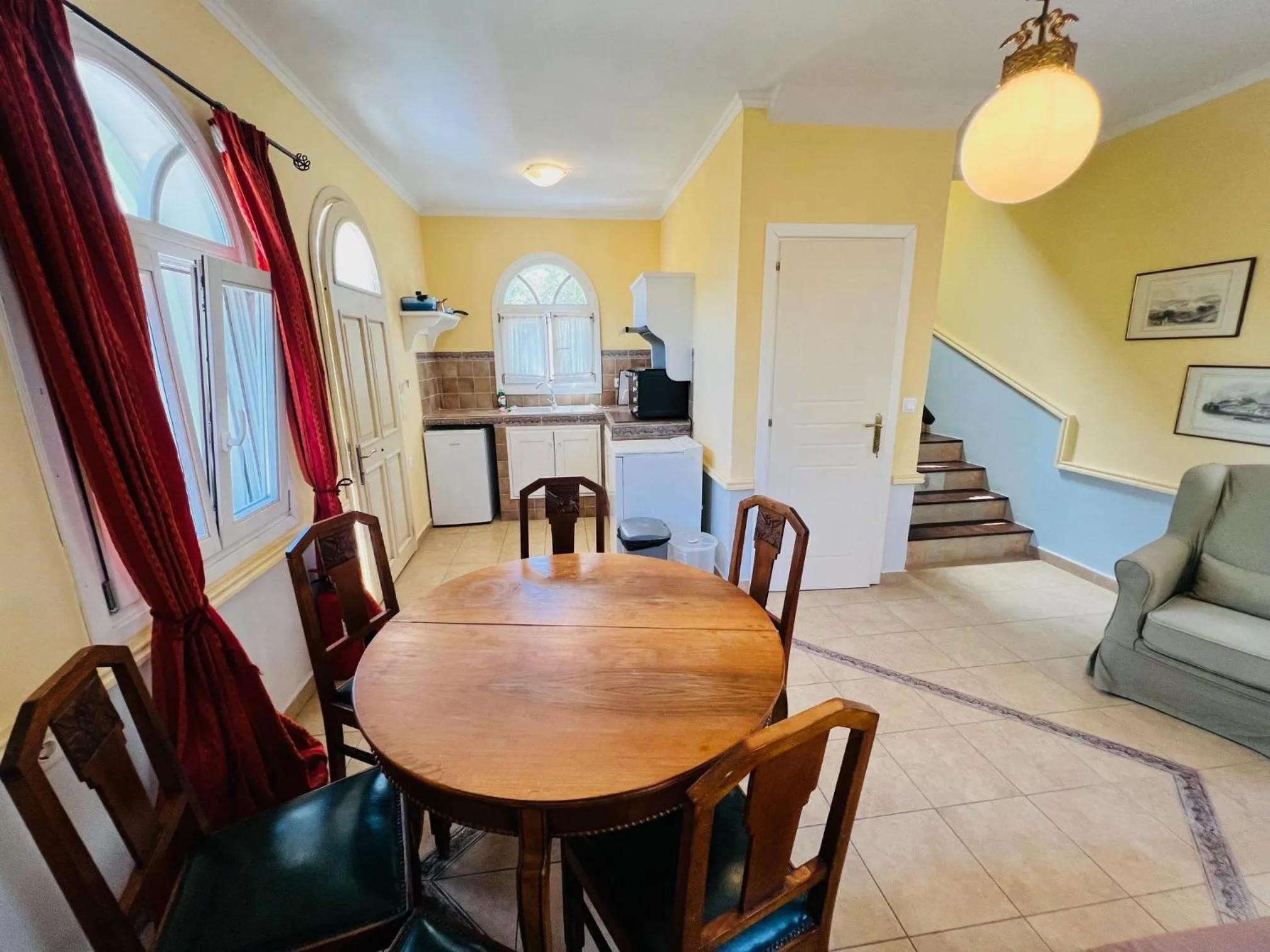 Kitchen or kitchenette in Villas Thassos