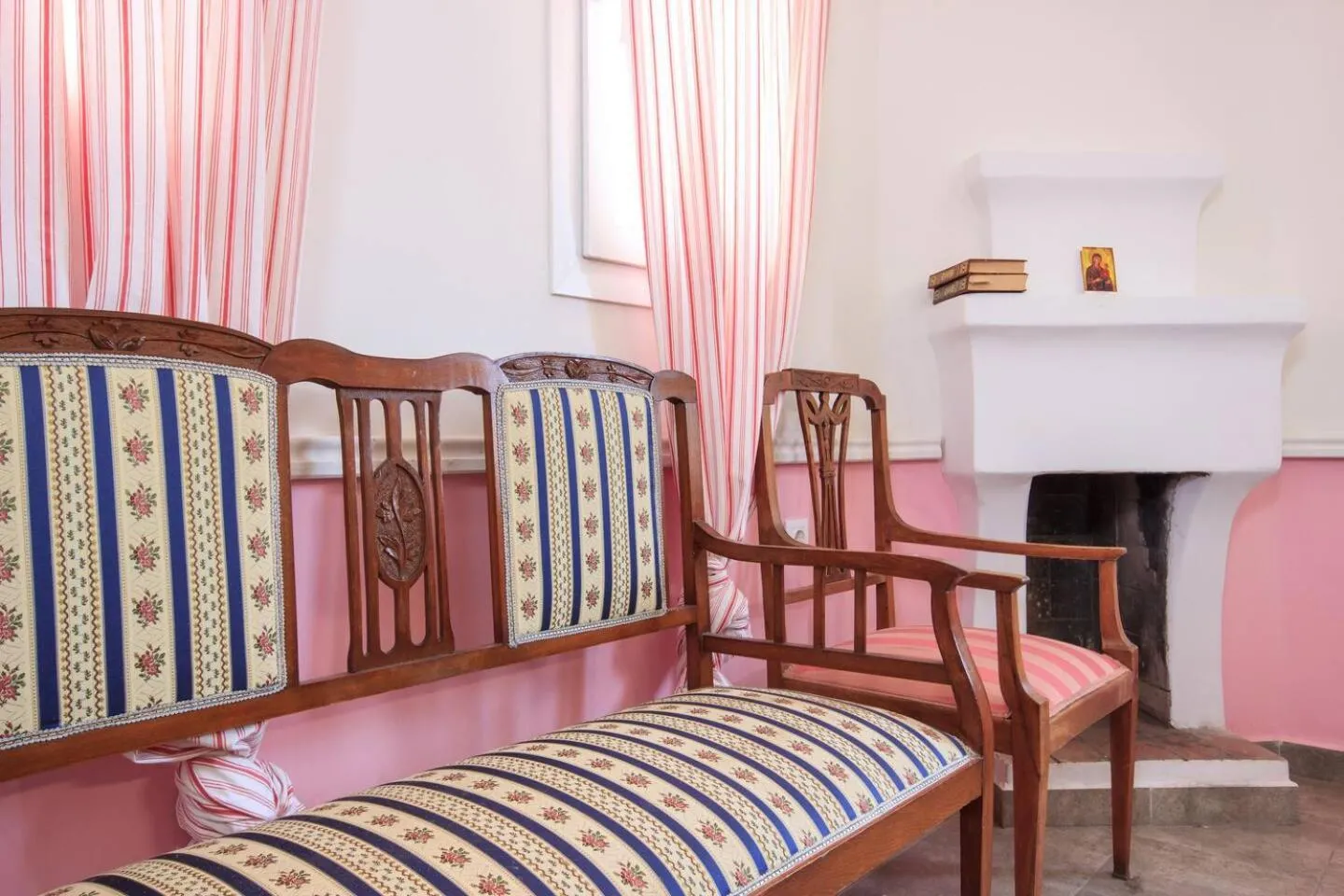 Seating area, Bed in Villas Thassos