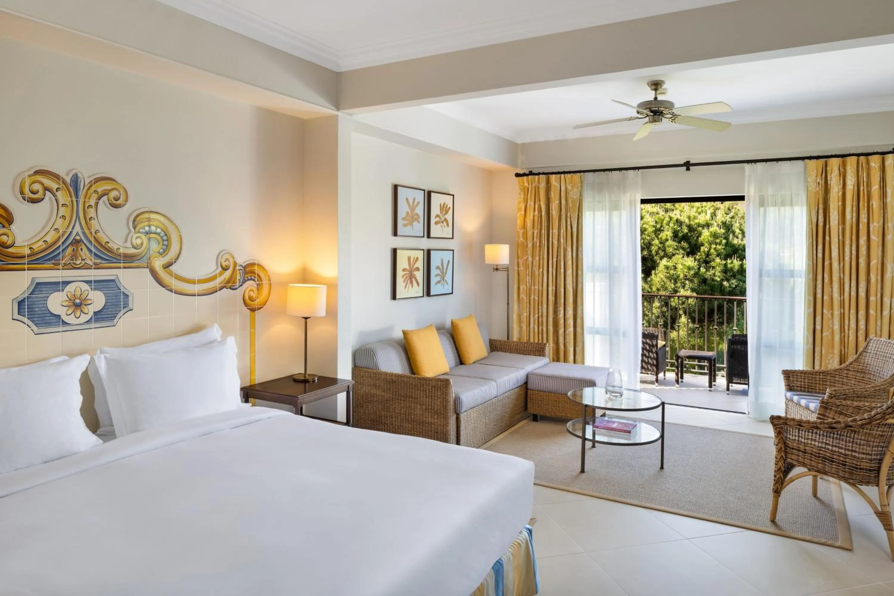 Bedroom, Bed in Pine Cliffs Residence, a Luxury Collection Resort, Algarve