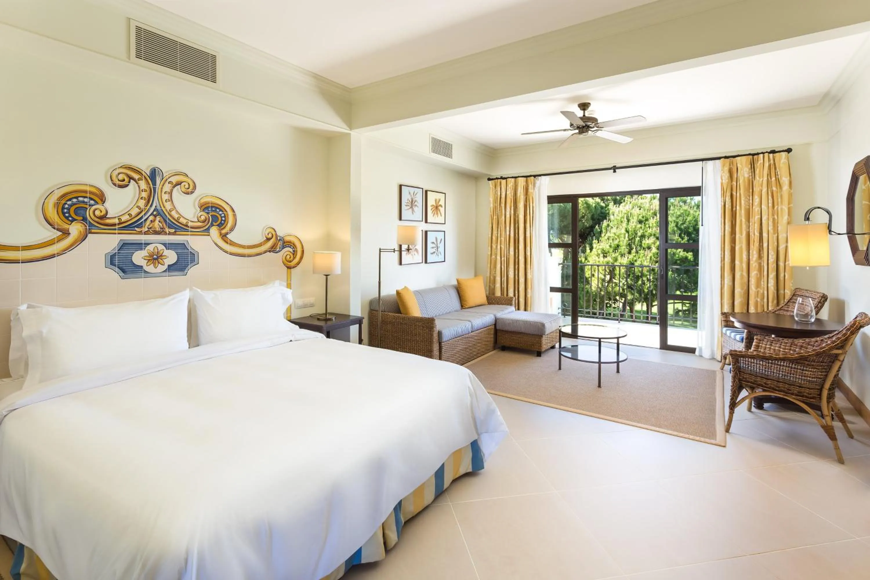 Bedroom, Bed in Pine Cliffs Residence, a Luxury Collection Resort, Algarve