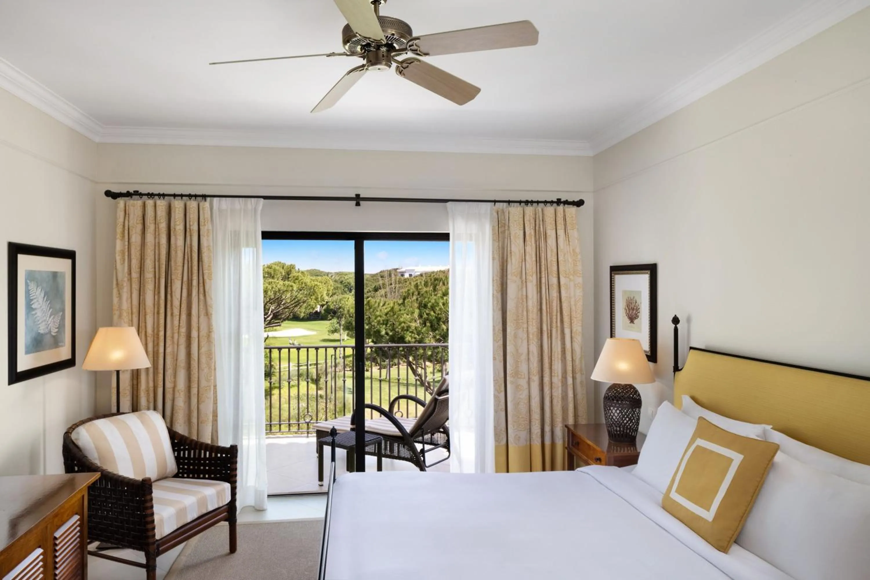 Photo of the whole room, Bed in Pine Cliffs Residence, a Luxury Collection Resort, Algarve