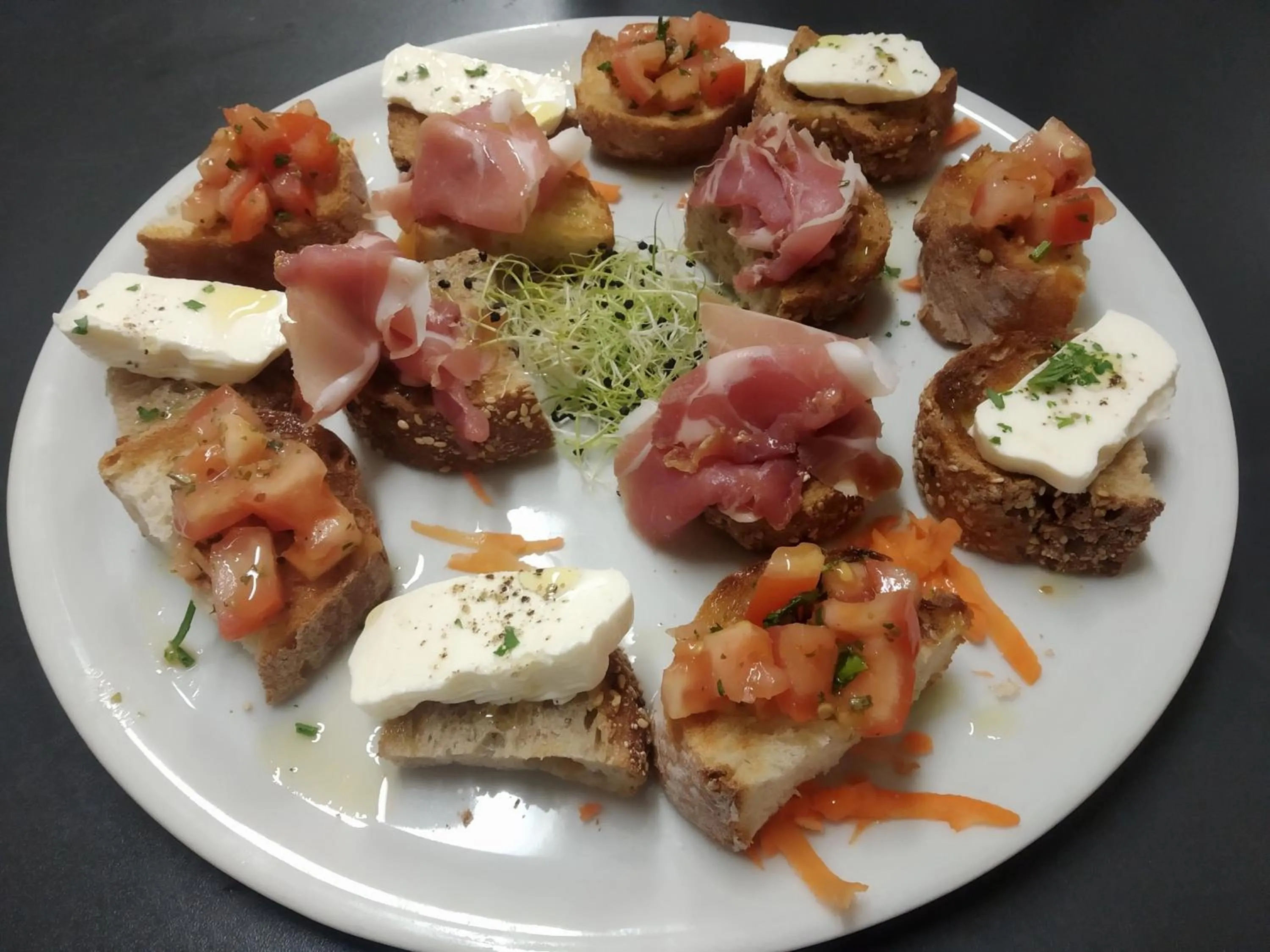 Restaurant/places to eat in MOUNTAIN HOTEL Osteria di MONTAGNA La Peonia Monte Generoso