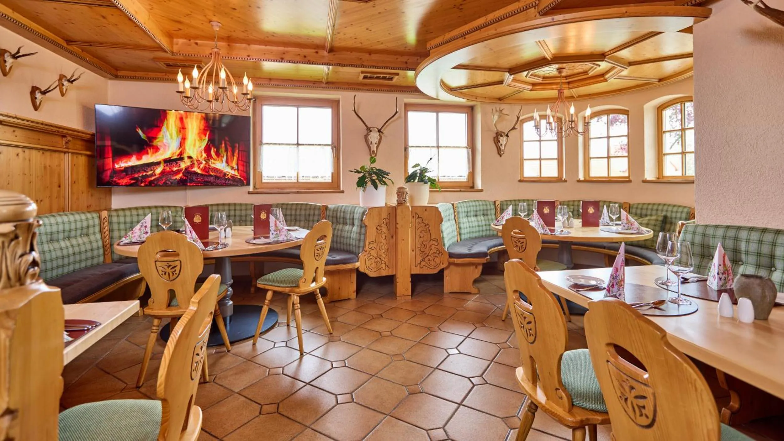 Restaurant/places to eat in Hotel Linderhof