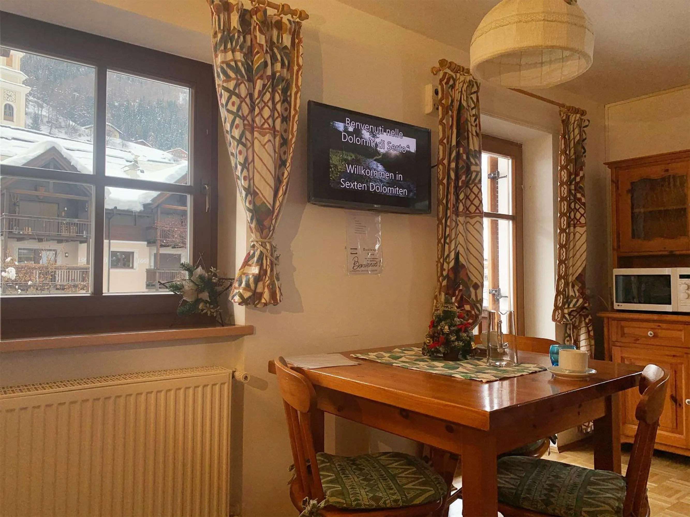 Dining area in Bachlaufen Haus