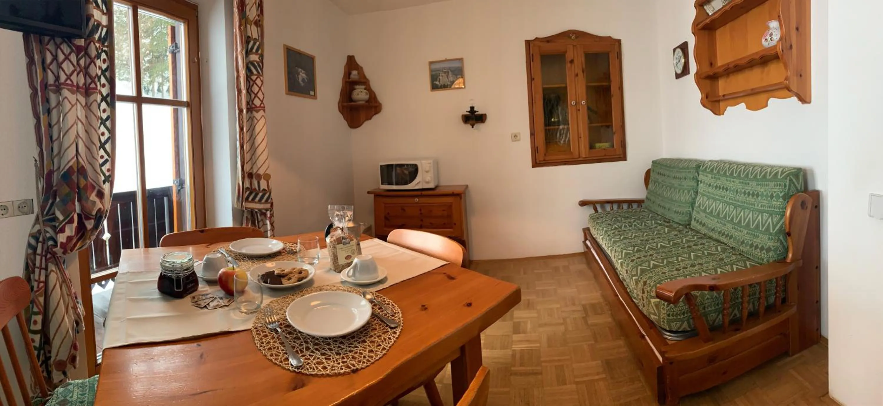 Dining area in Bachlaufen Haus
