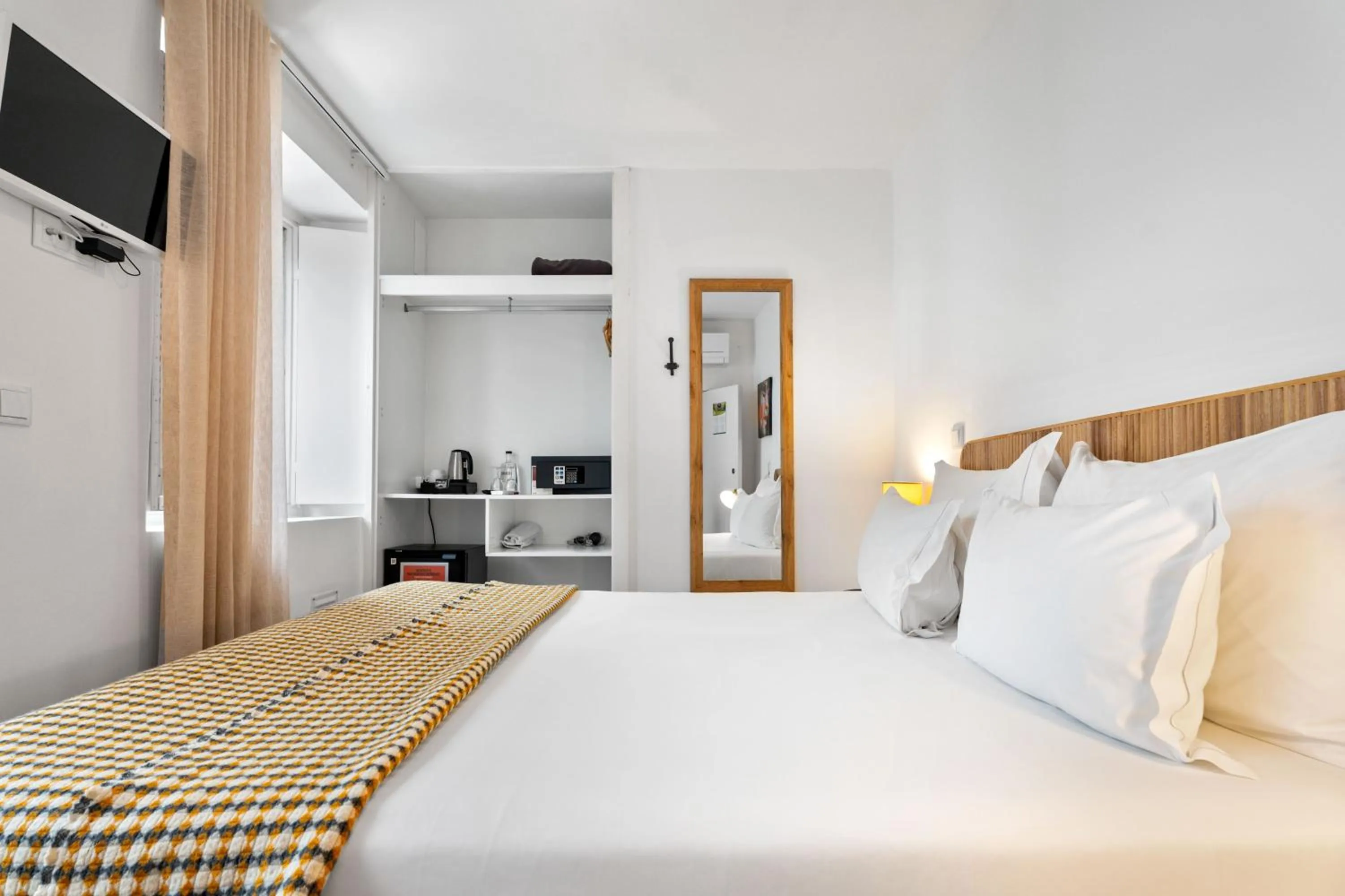 Bed in Quinta Colina by Shiadu