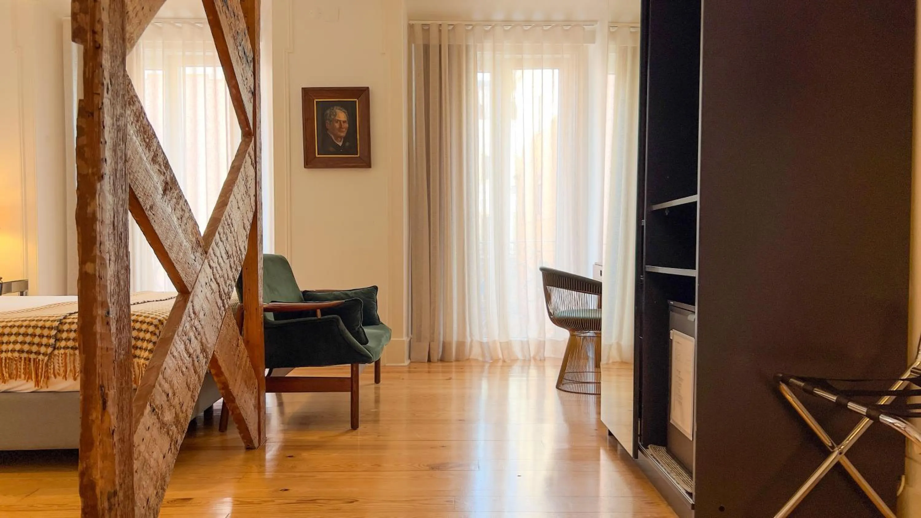 Seating area, Bed in Quinta Colina by Shiadu