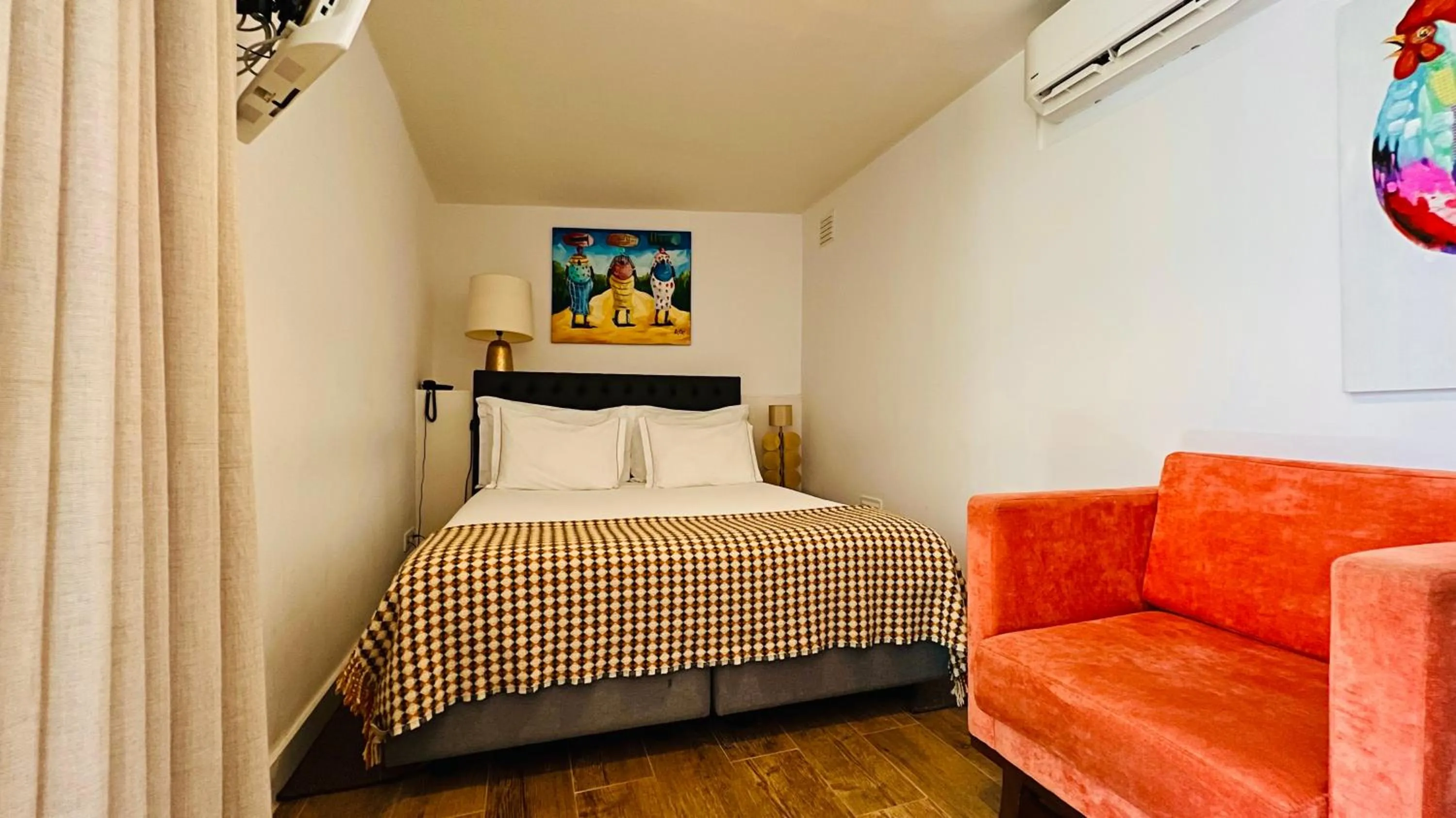 Bedroom, Bed in Quinta Colina by Shiadu