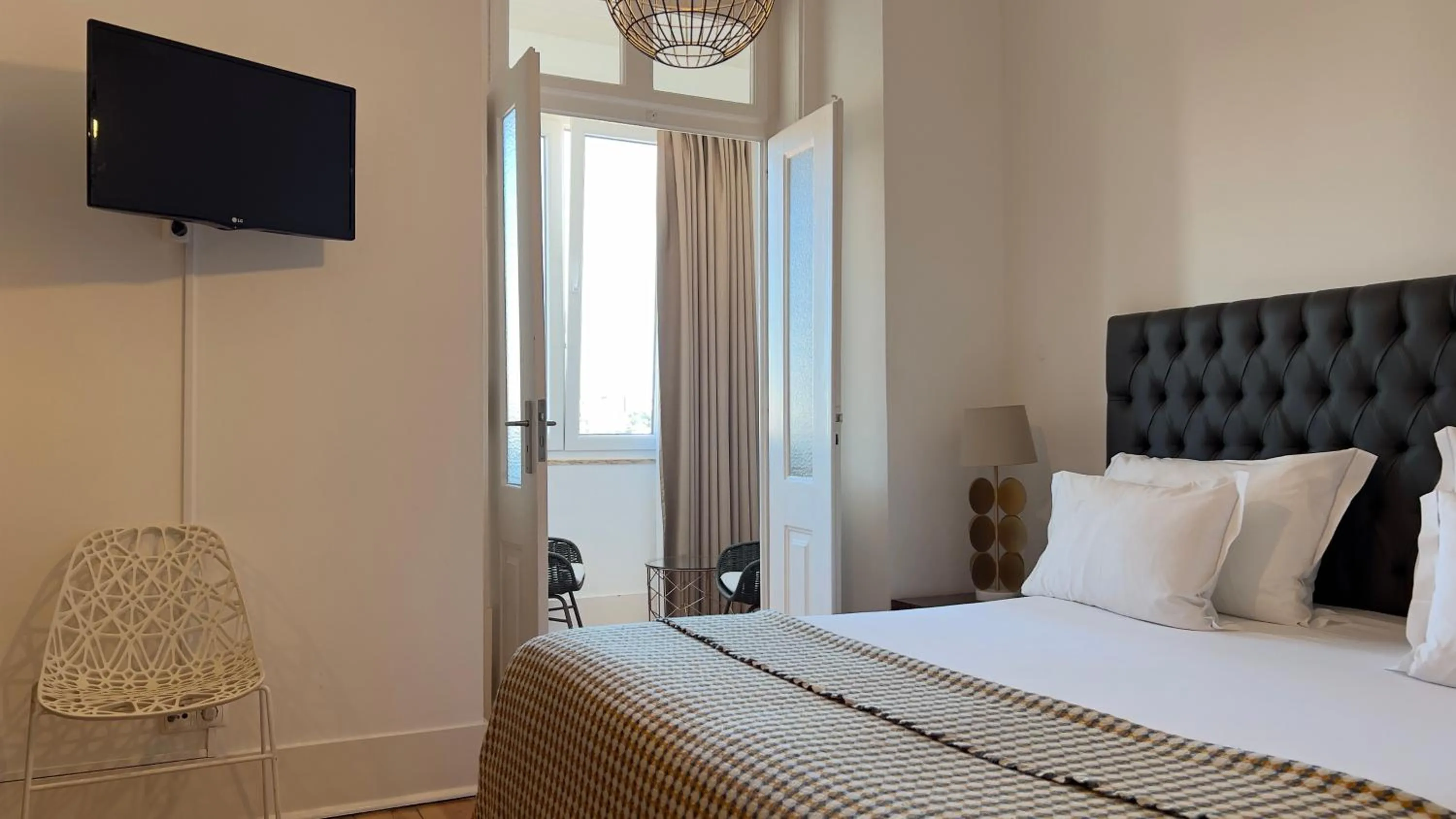 Bedroom, Bed in Quinta Colina by Shiadu