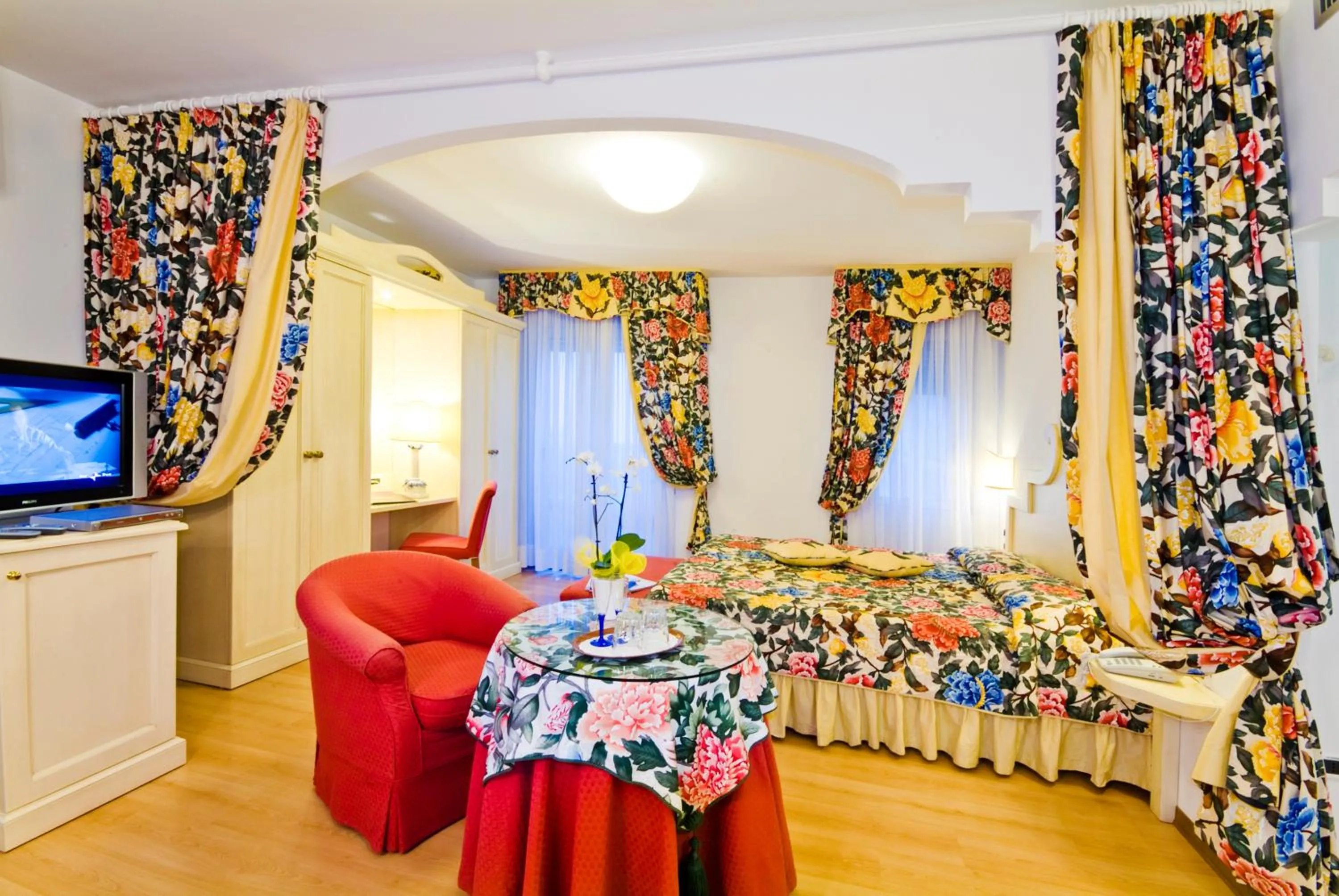 Photo of the whole room in Hotel Panoramic