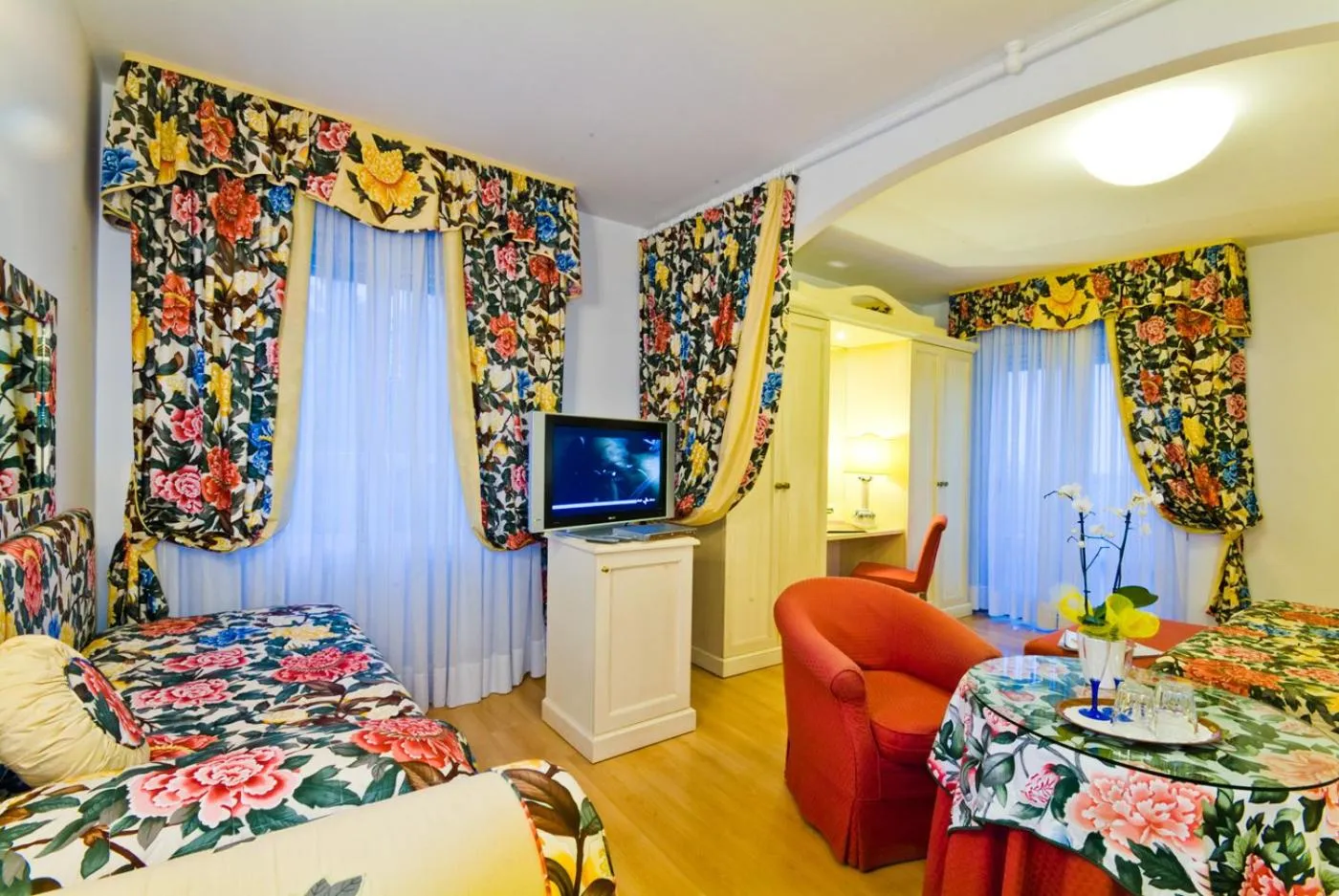 Photo of the whole room, Bed in Hotel Panoramic