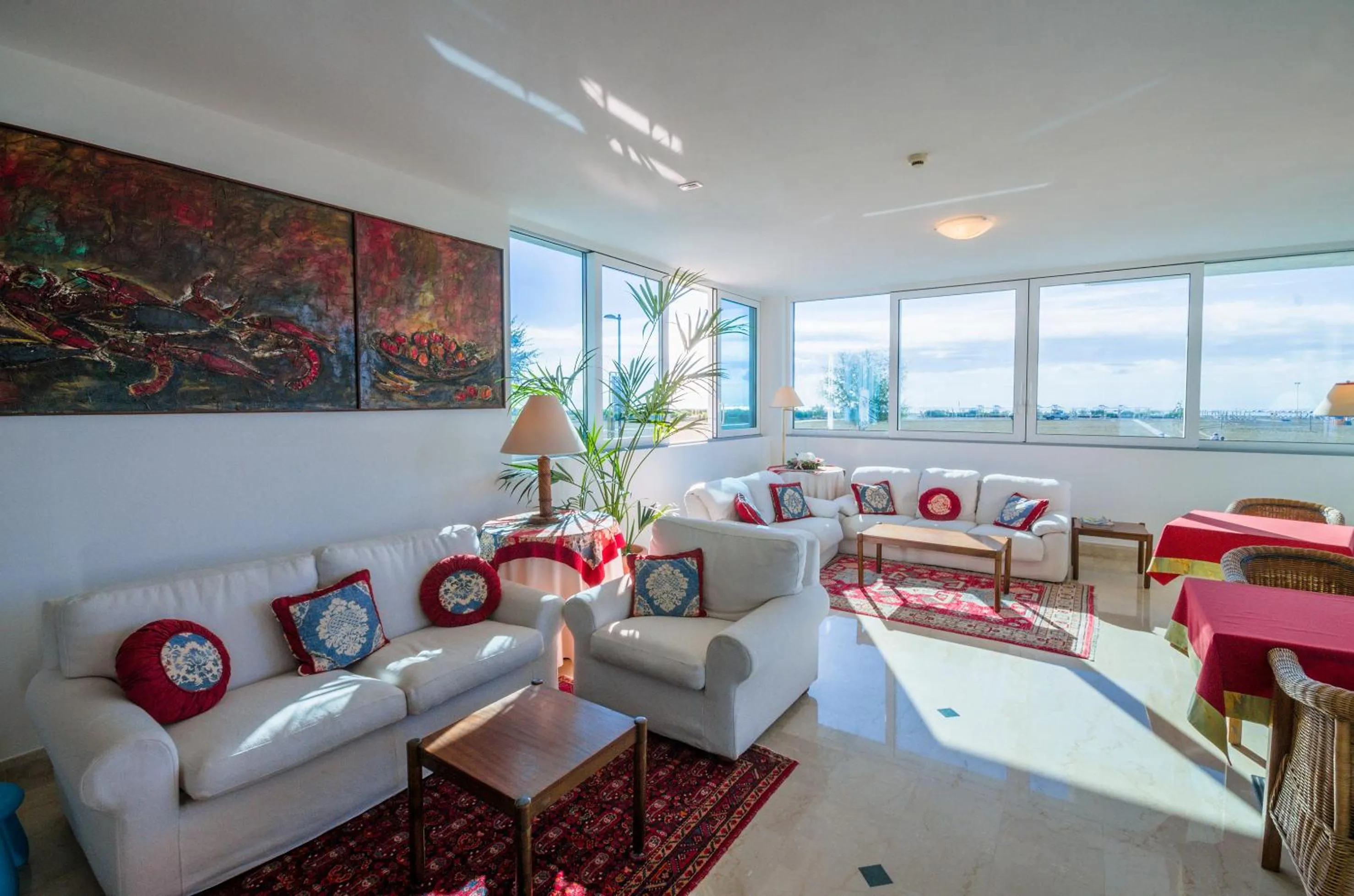 Communal lounge/ TV room in Hotel Panoramic