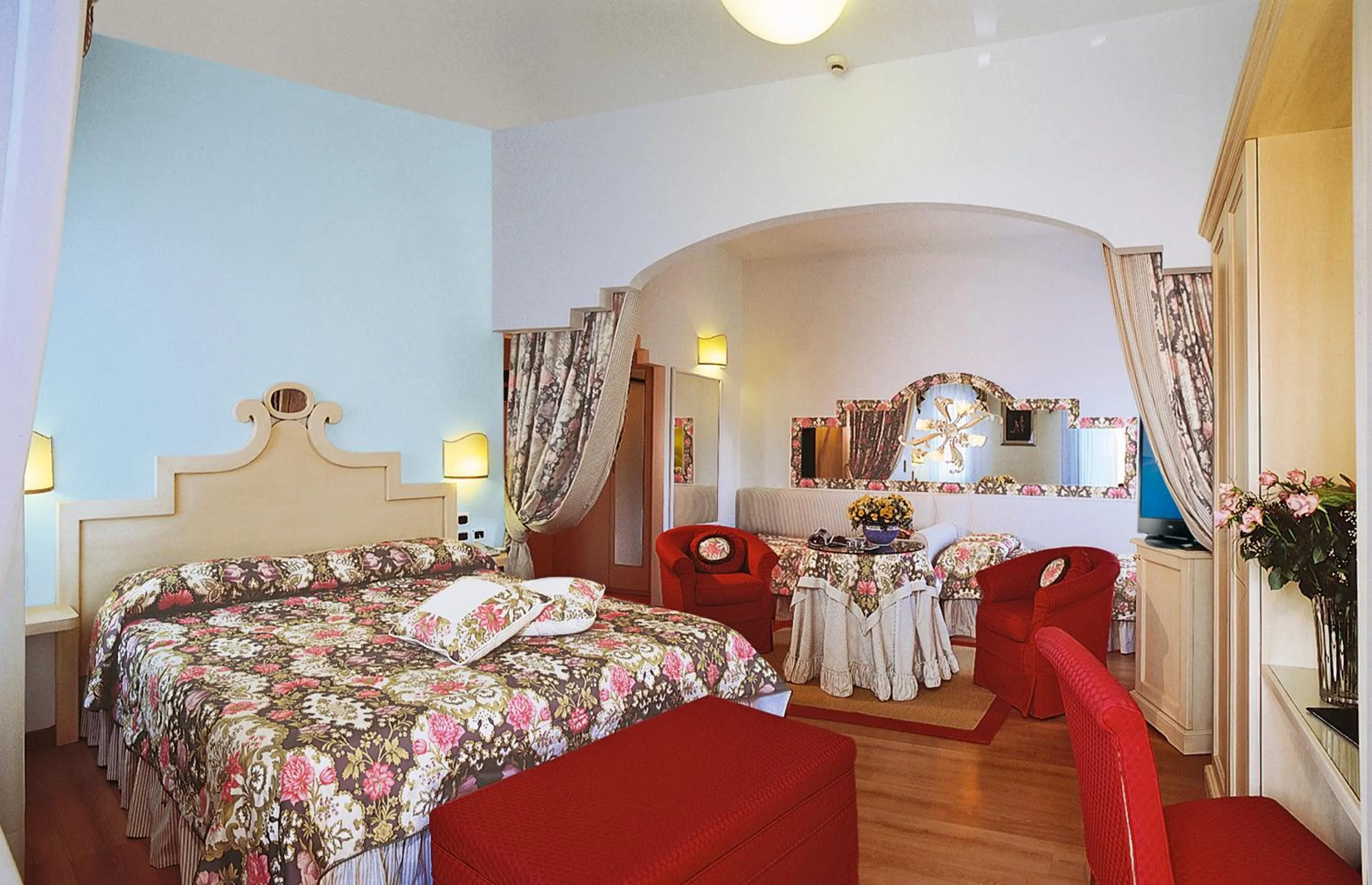 Photo of the whole room, Bed in Hotel Panoramic