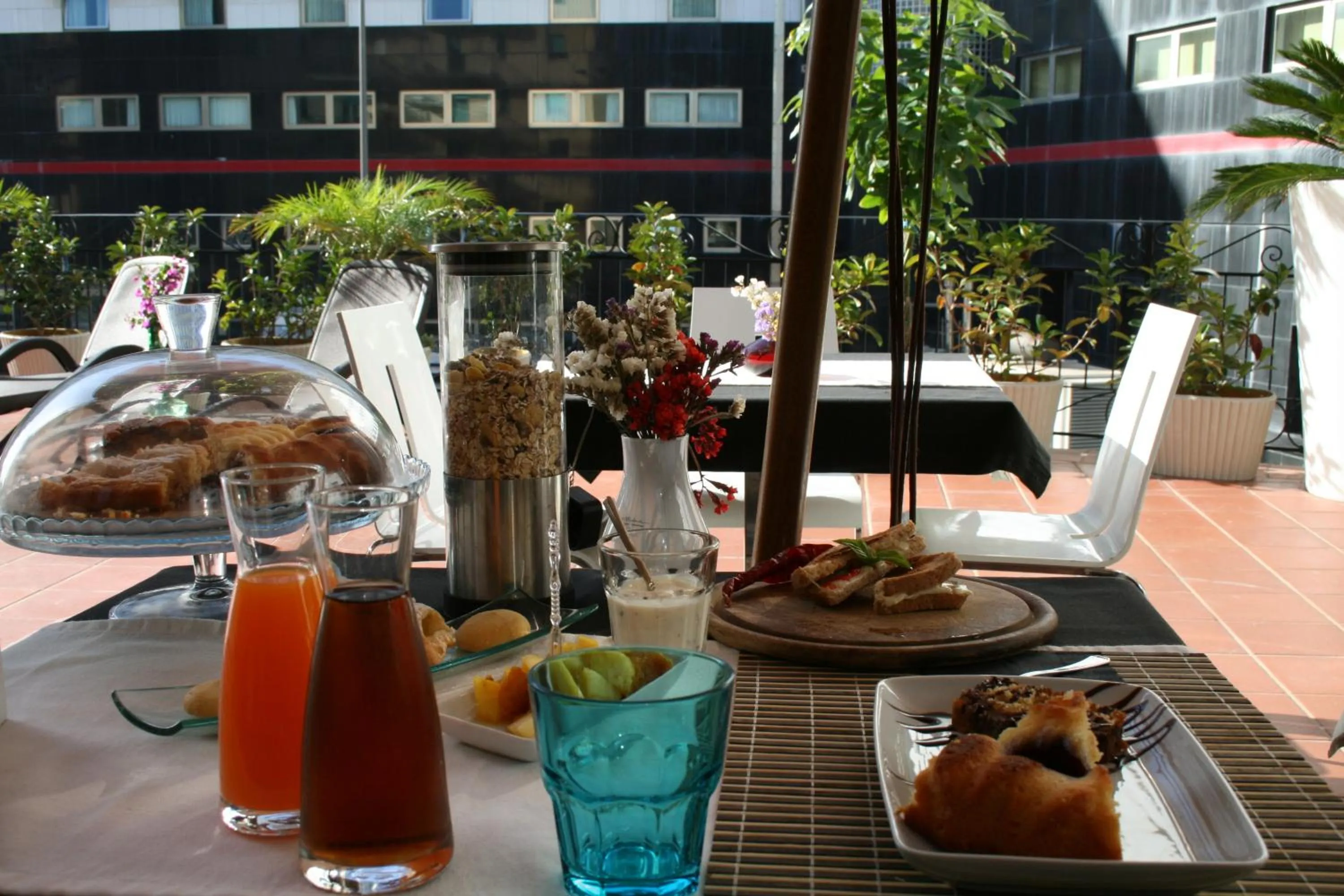 Balcony/Terrace in B&B Mini Hotel Incity-close train station and port-