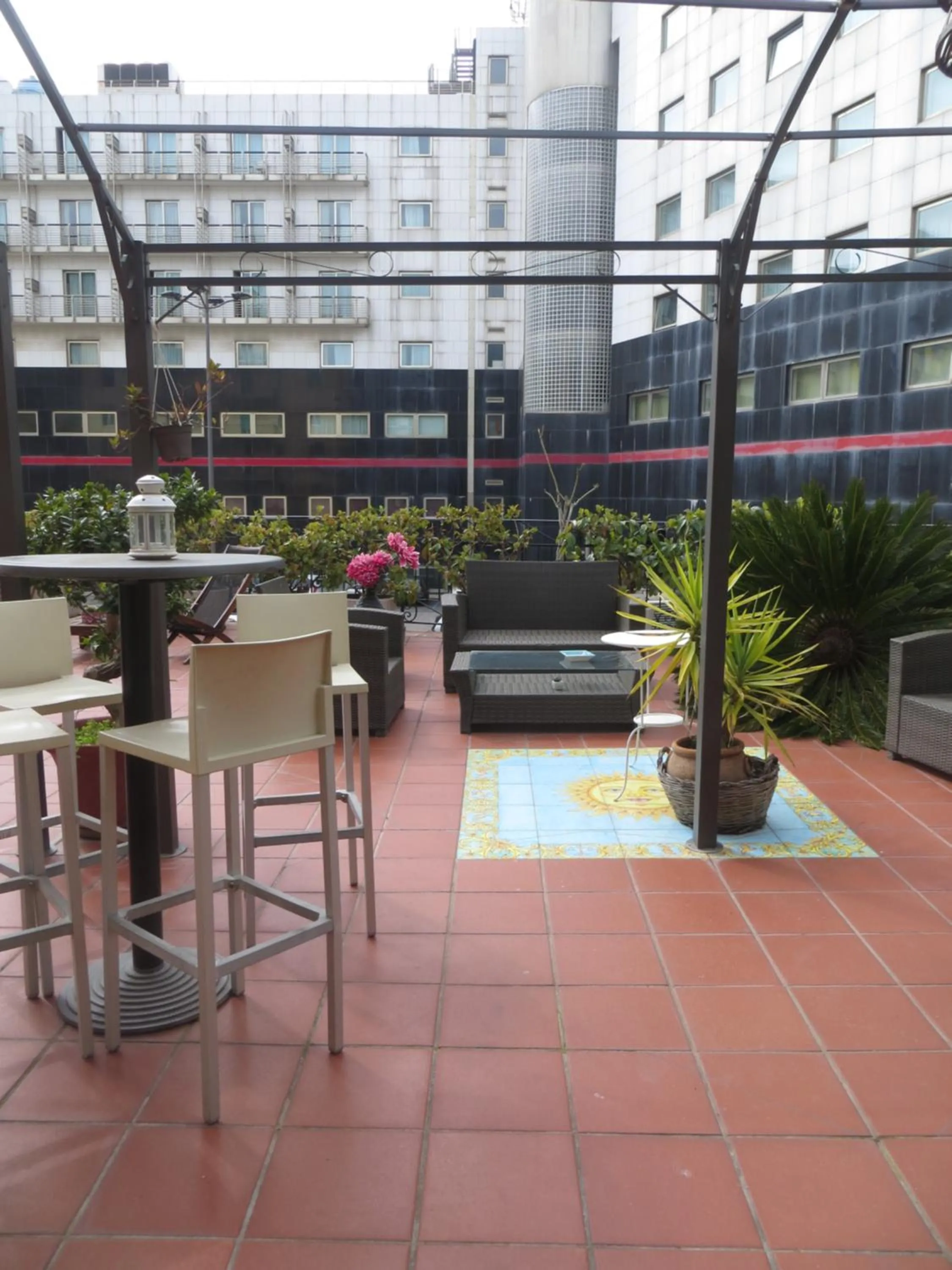Balcony/Terrace in B&B Mini Hotel Incity-close train station and port-