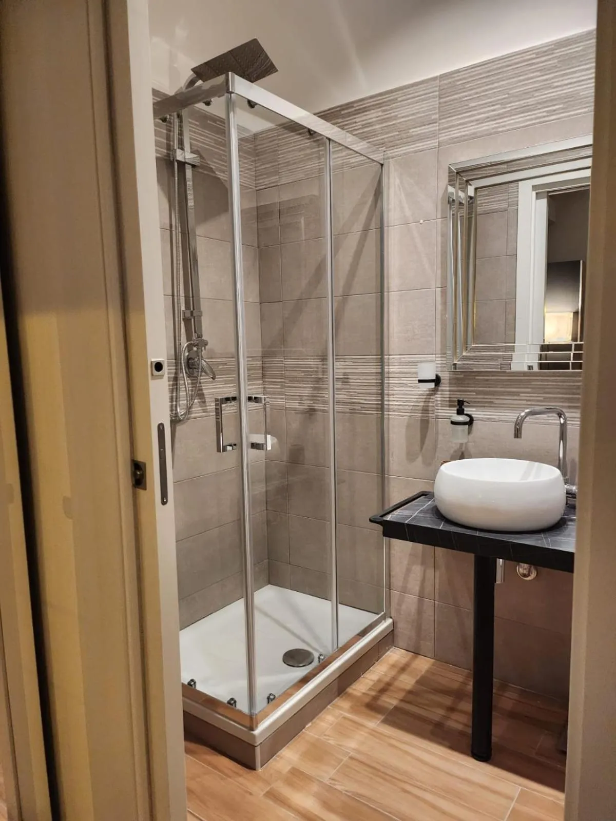 Shower in B&B Mini Hotel Incity-close train station and port-
