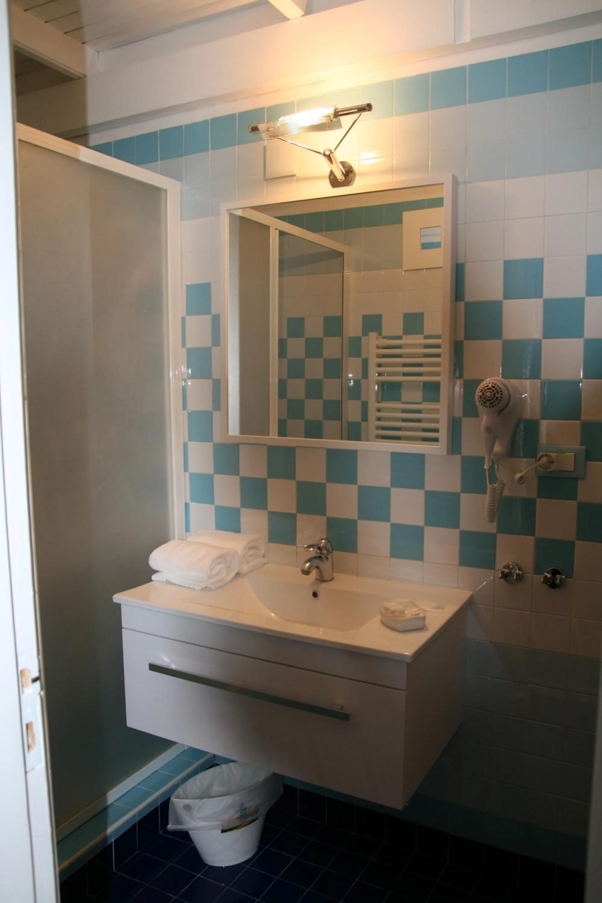 Shower in B&B Mini Hotel Incity-close train station and port-