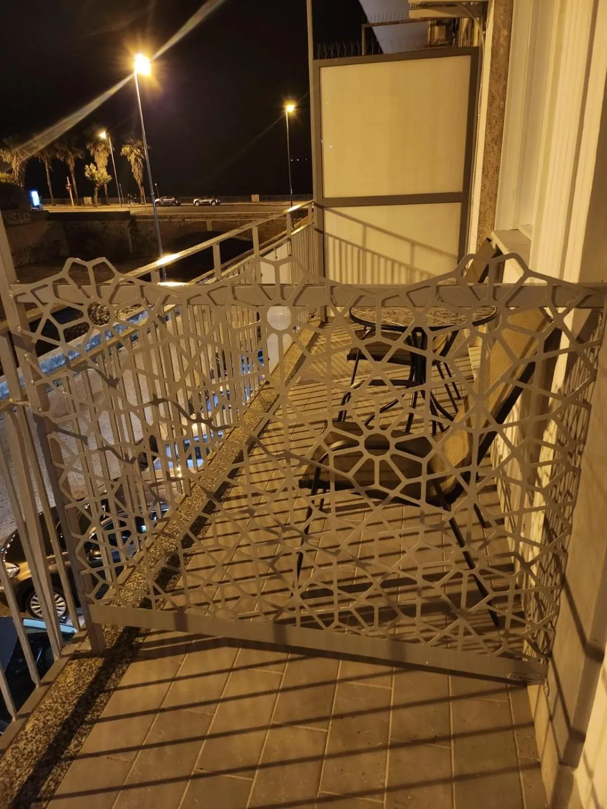 Night in B&B Mini Hotel Incity-close train station and port-