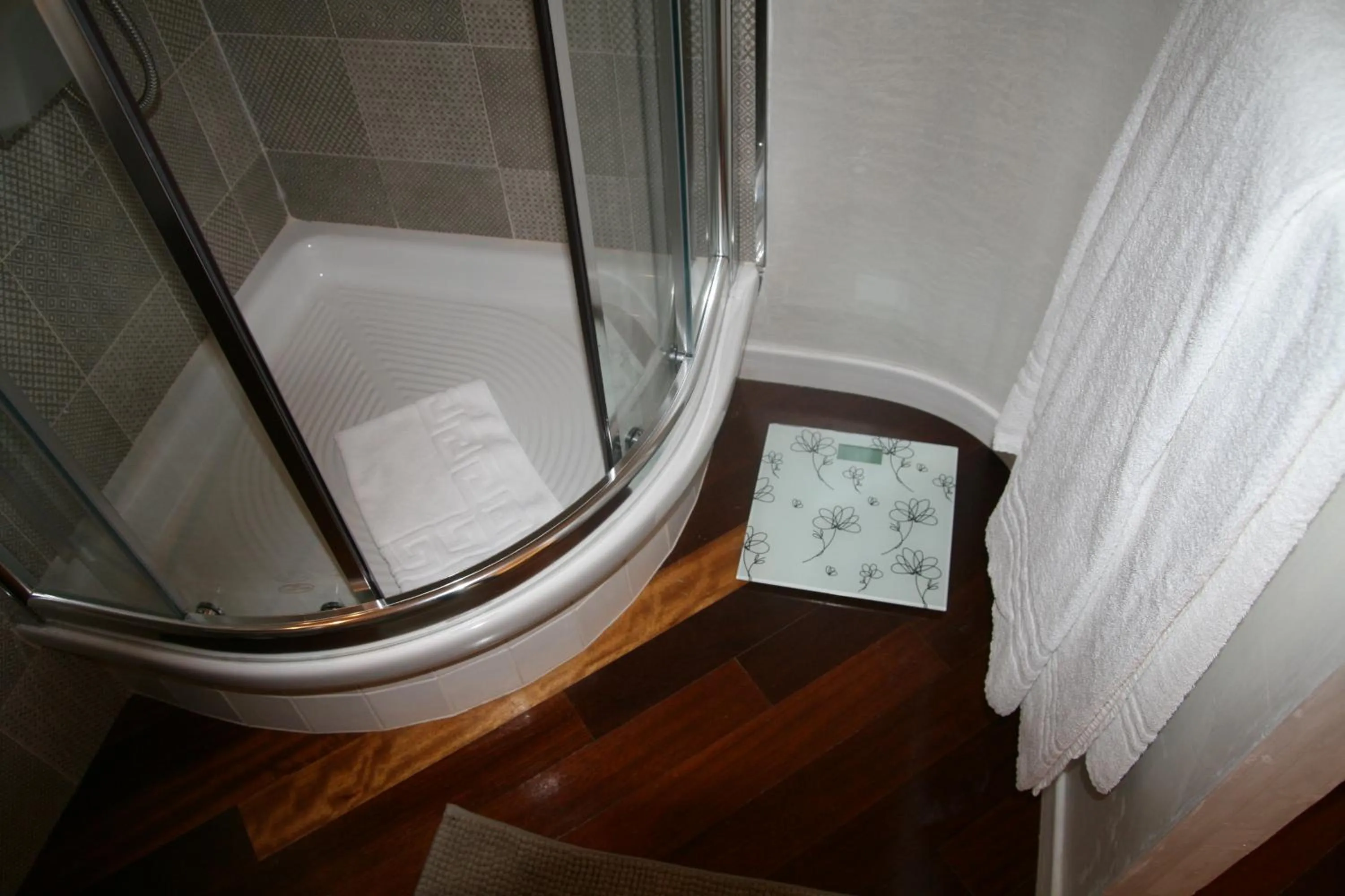 Shower in B&B Mini Hotel Incity-close train station and port-