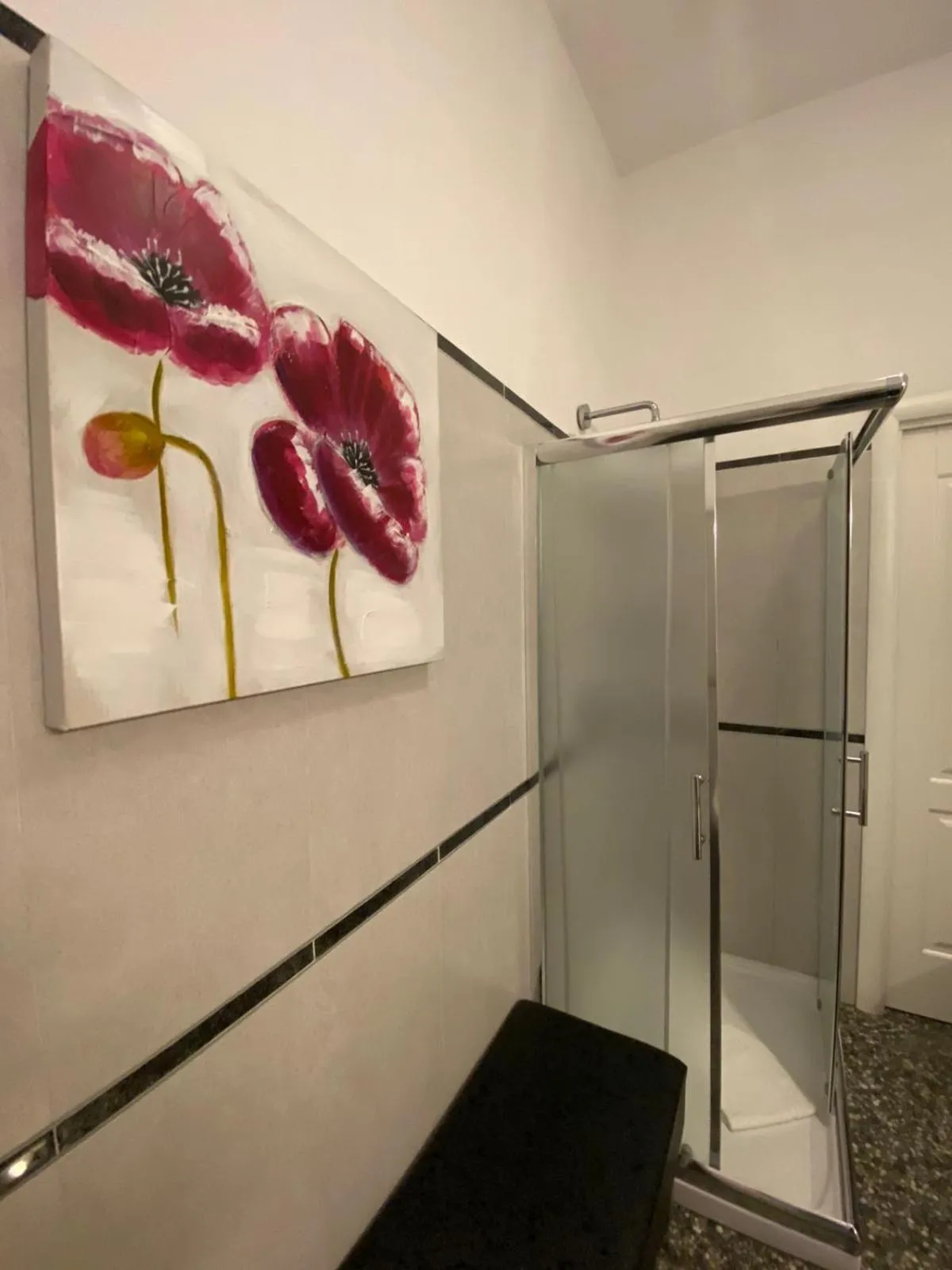 Bathroom in B&B Mini Hotel Incity-close train station and port-