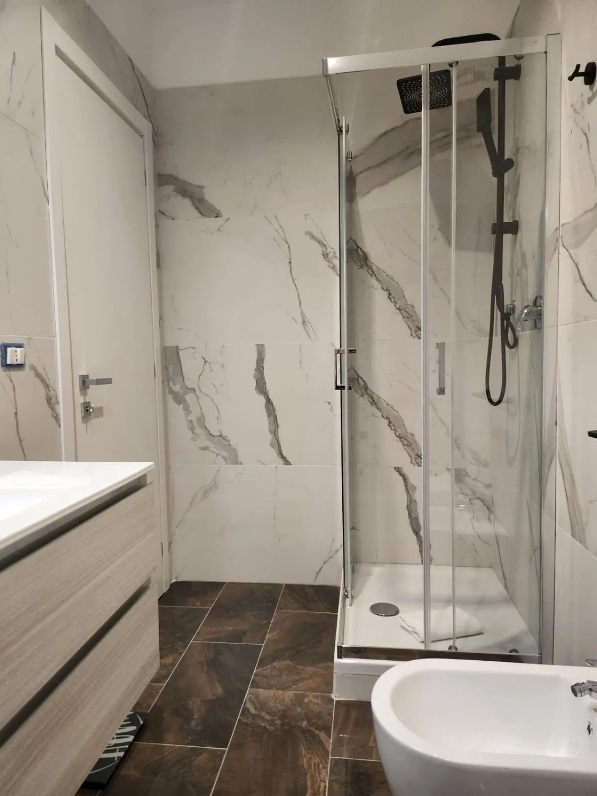 Shower in B&B Mini Hotel Incity-close train station and port-