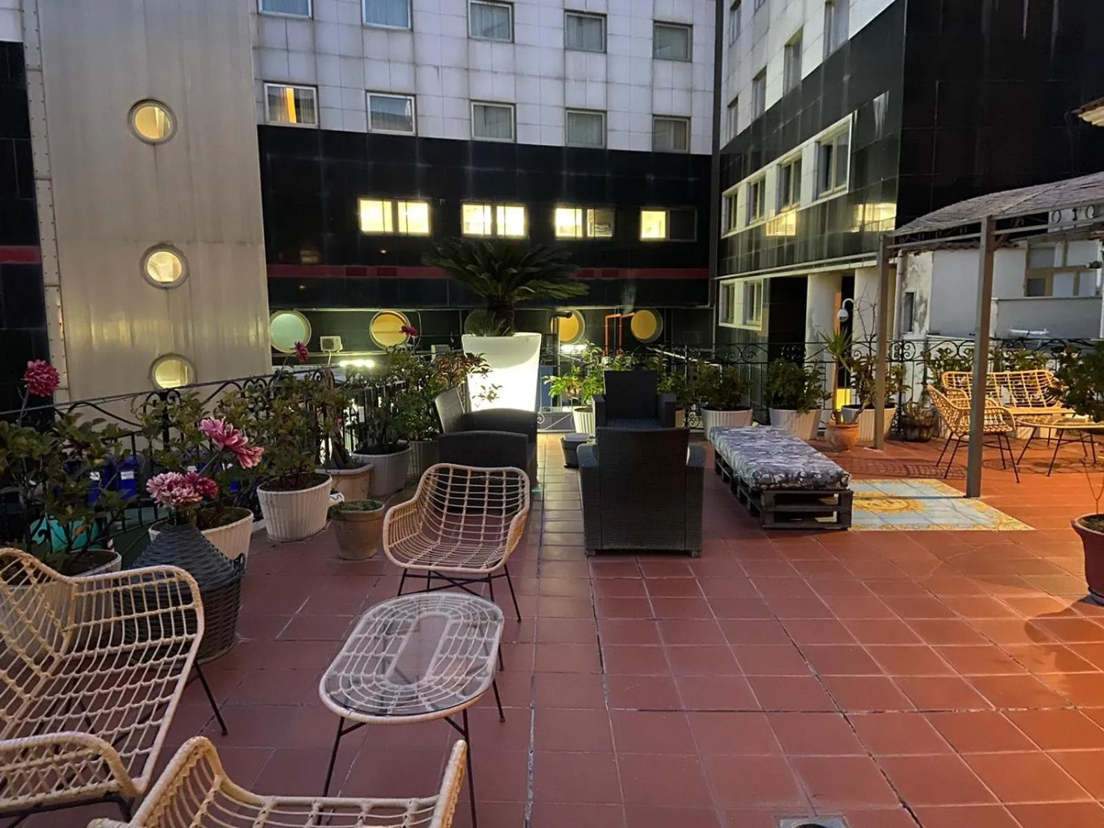 Property building in B&B Mini Hotel Incity-close train station and port-