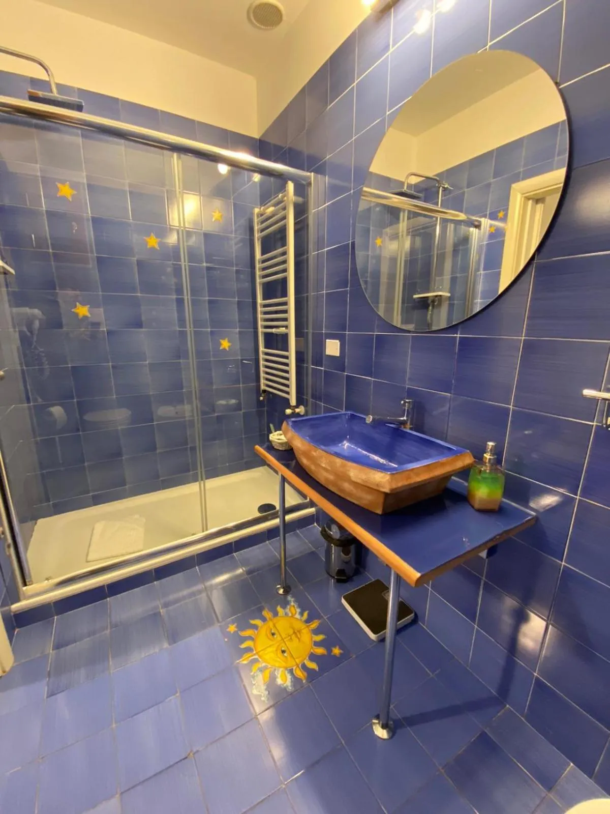 Shower in B&B Mini Hotel Incity-close train station and port-