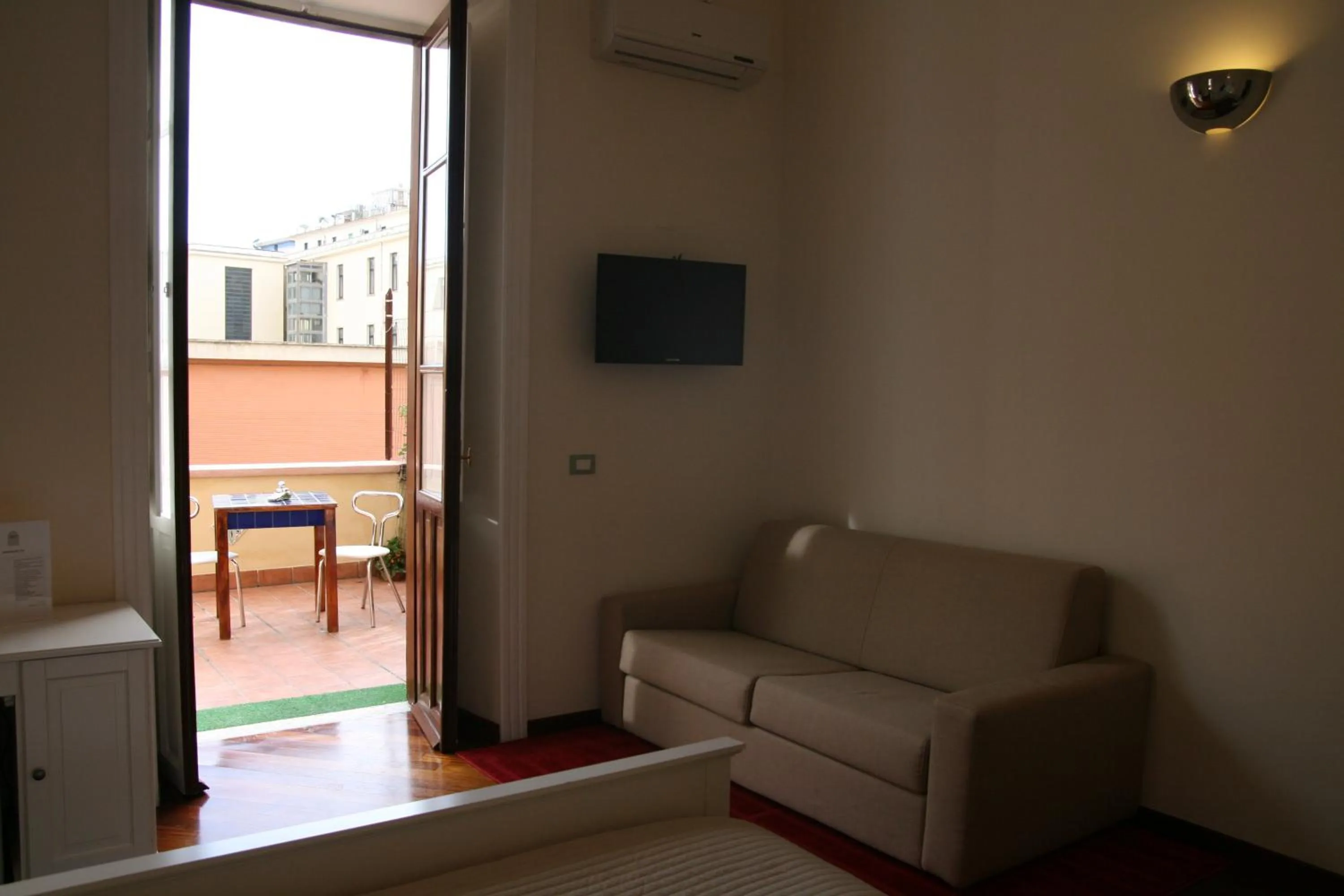 Day in B&B Mini Hotel Incity-close train station and port-