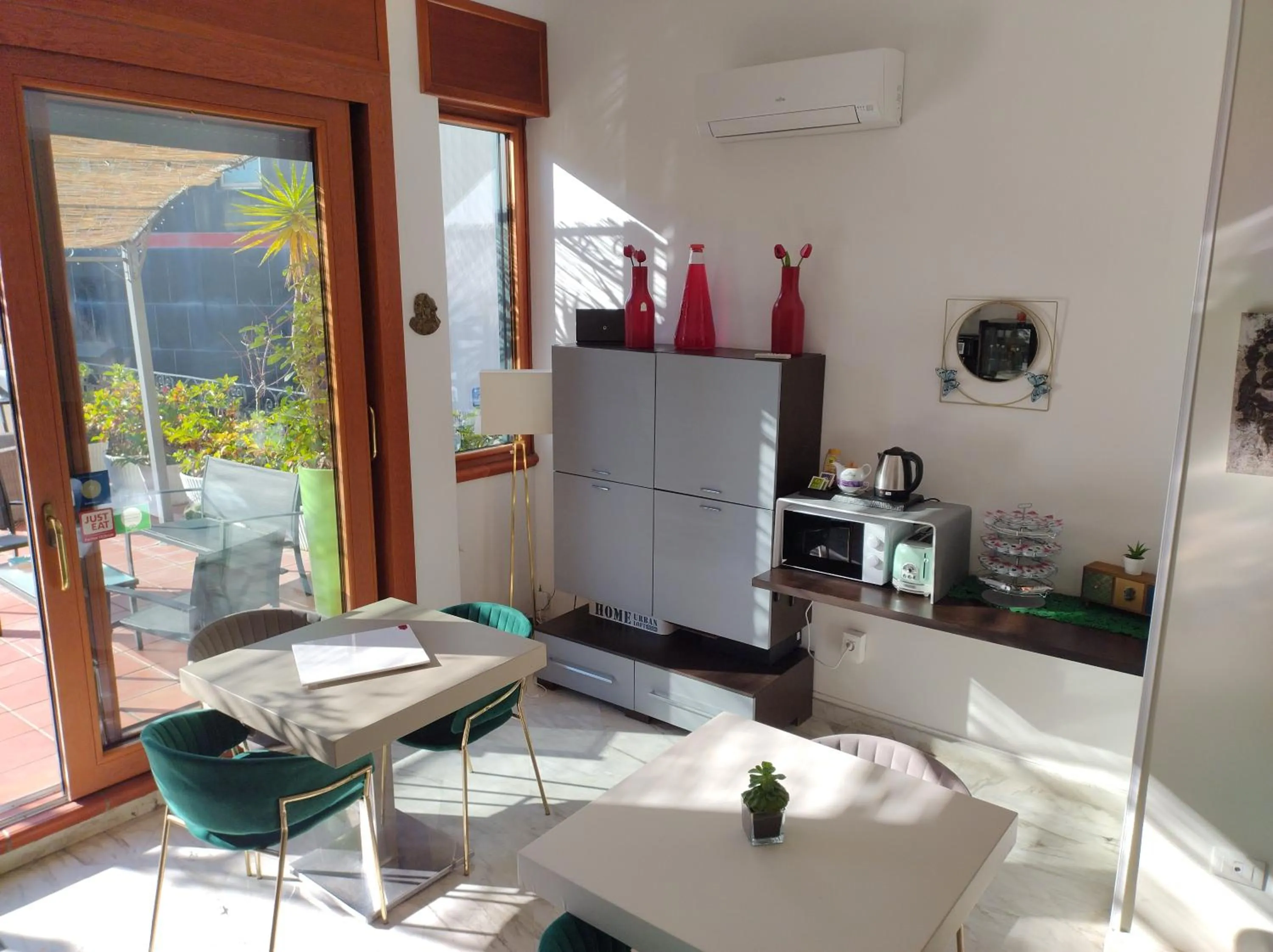 B&B Mini Hotel Incity-close train station and port-