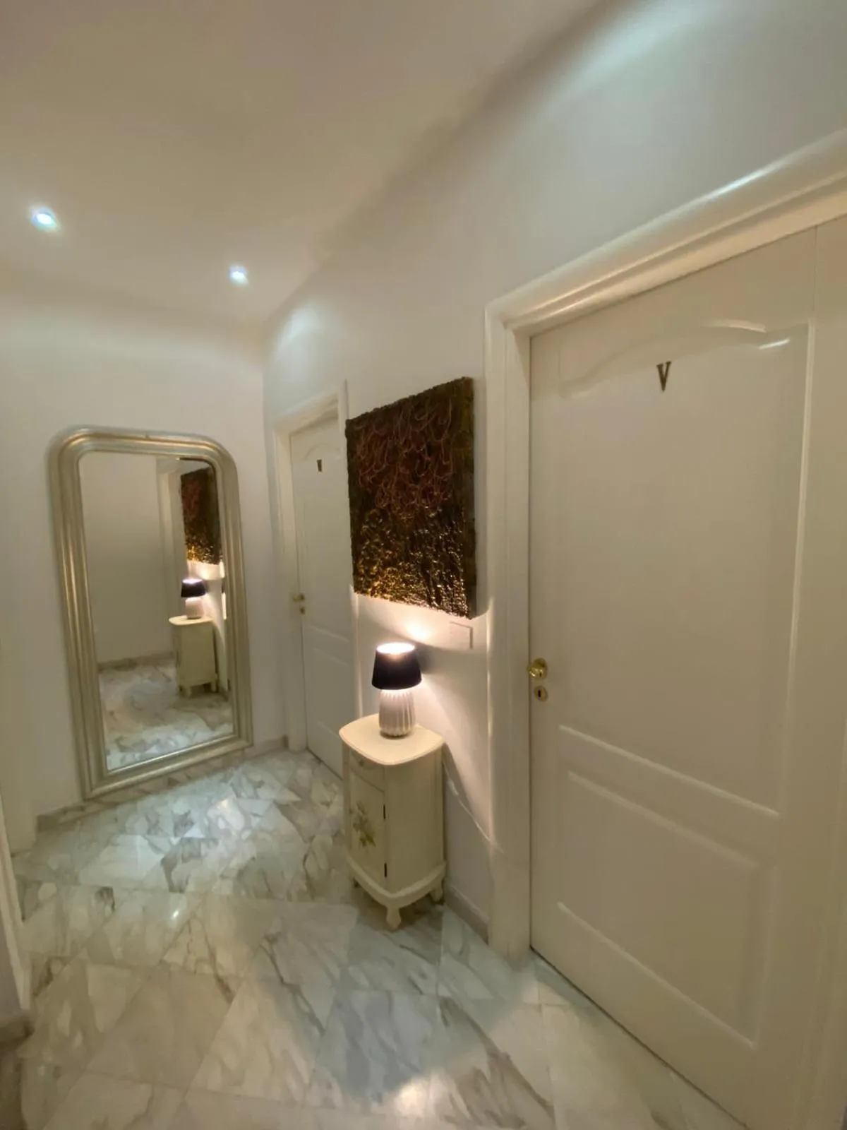 Facade/entrance in B&B Mini Hotel Incity-close train station and port-