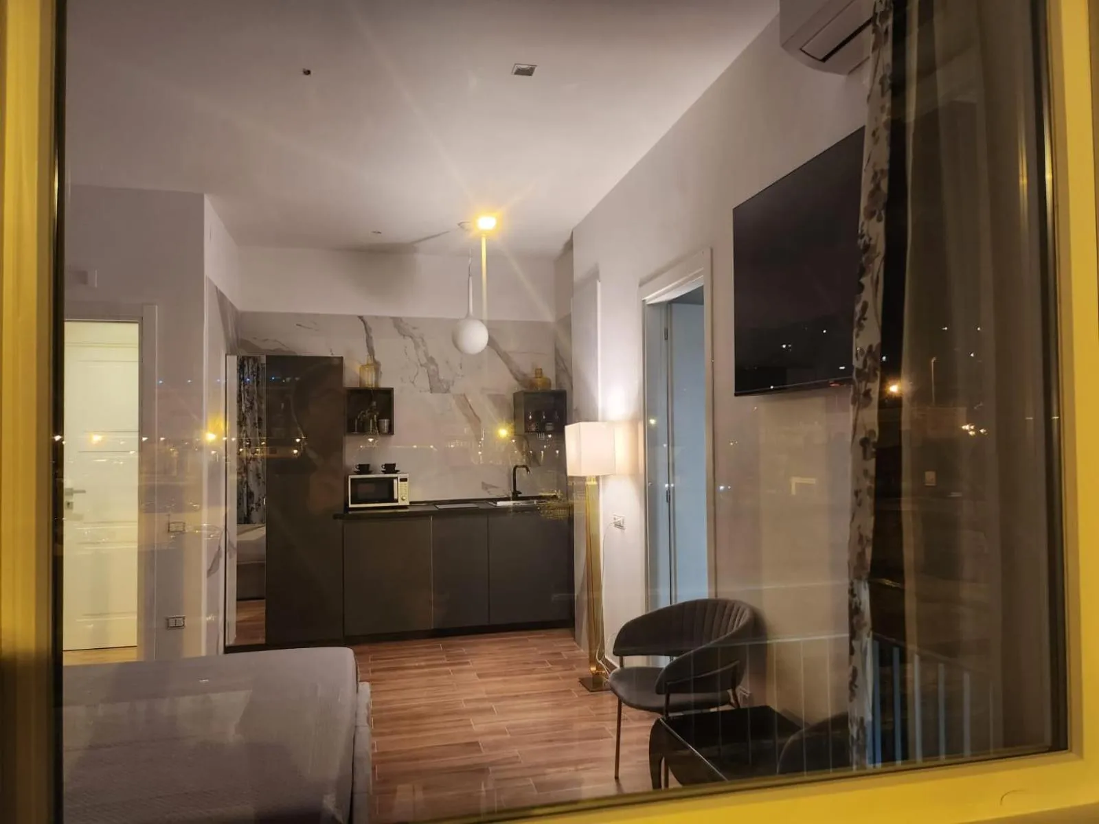 Kitchen or kitchenette in B&B Mini Hotel Incity-close train station and port-