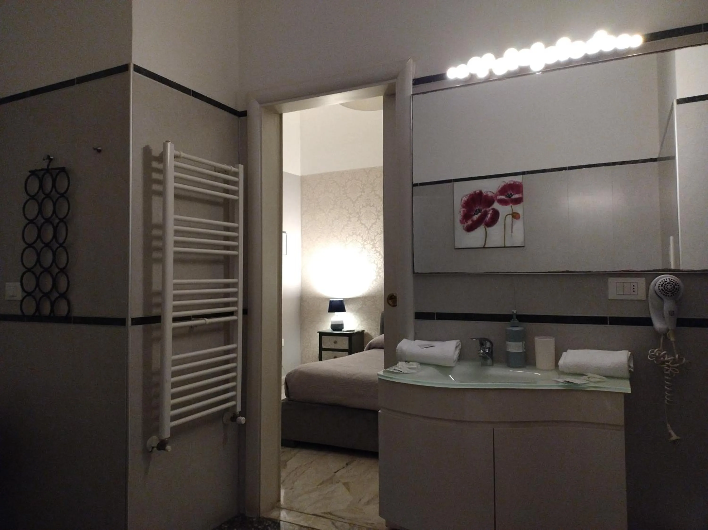 B&B Mini Hotel Incity-close train station and port-