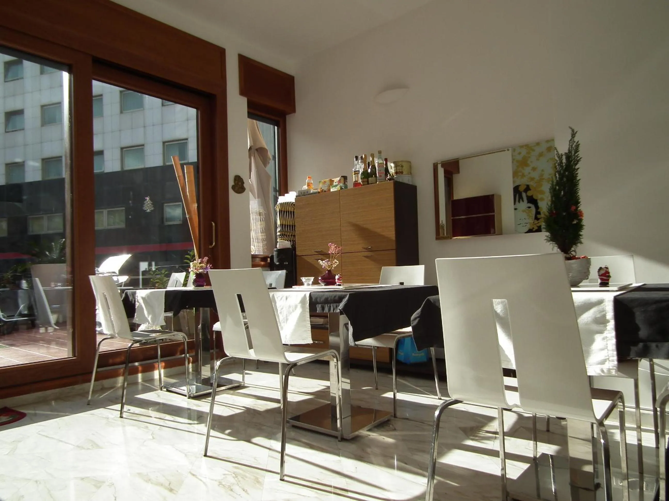 Communal lounge/ TV room in B&B Mini Hotel Incity-close train station and port-