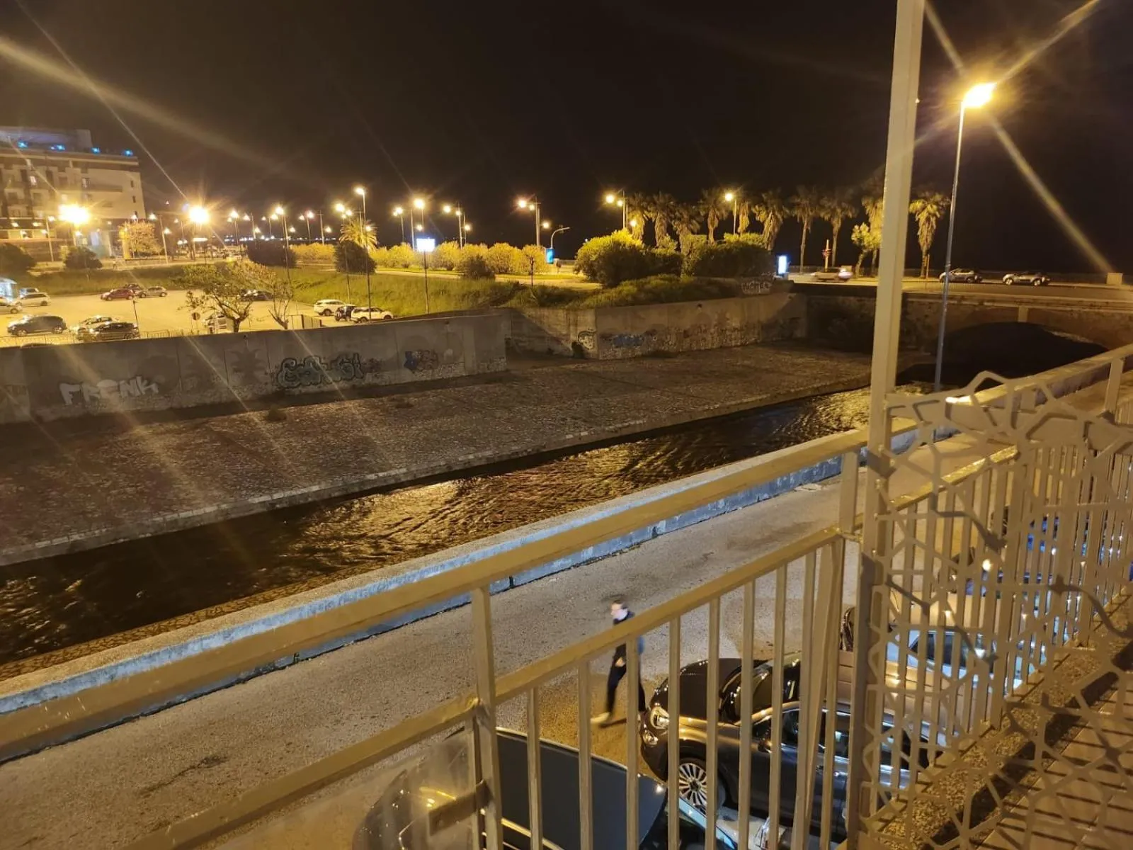 Night in B&B Mini Hotel Incity-close train station and port-