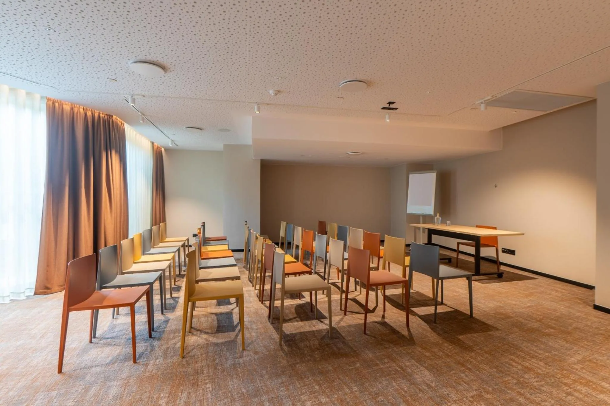 Meeting/conference room in Holiday Inn Lisbon by IHG