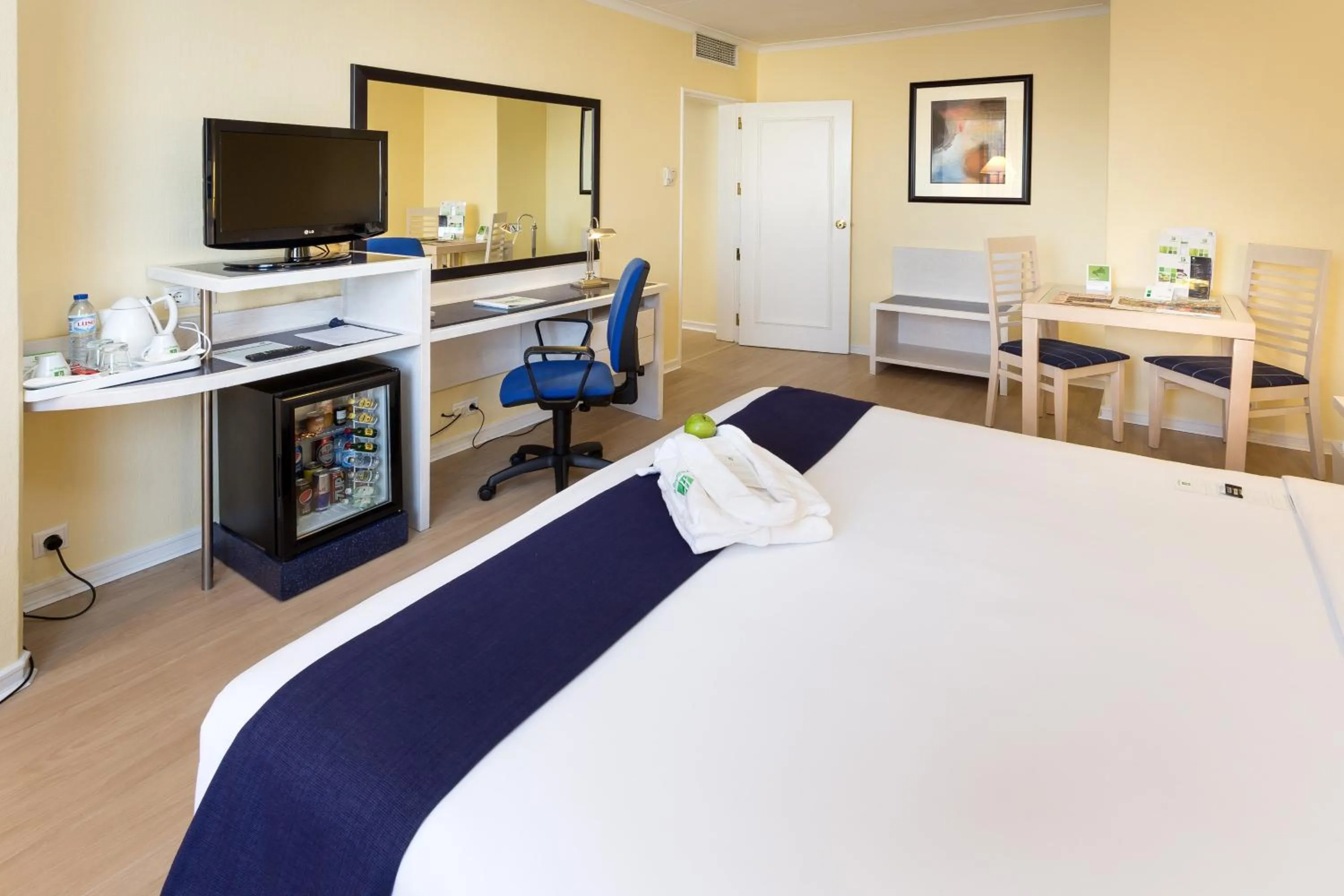 Photo of the whole room, Bed in Holiday Inn Lisbon by IHG