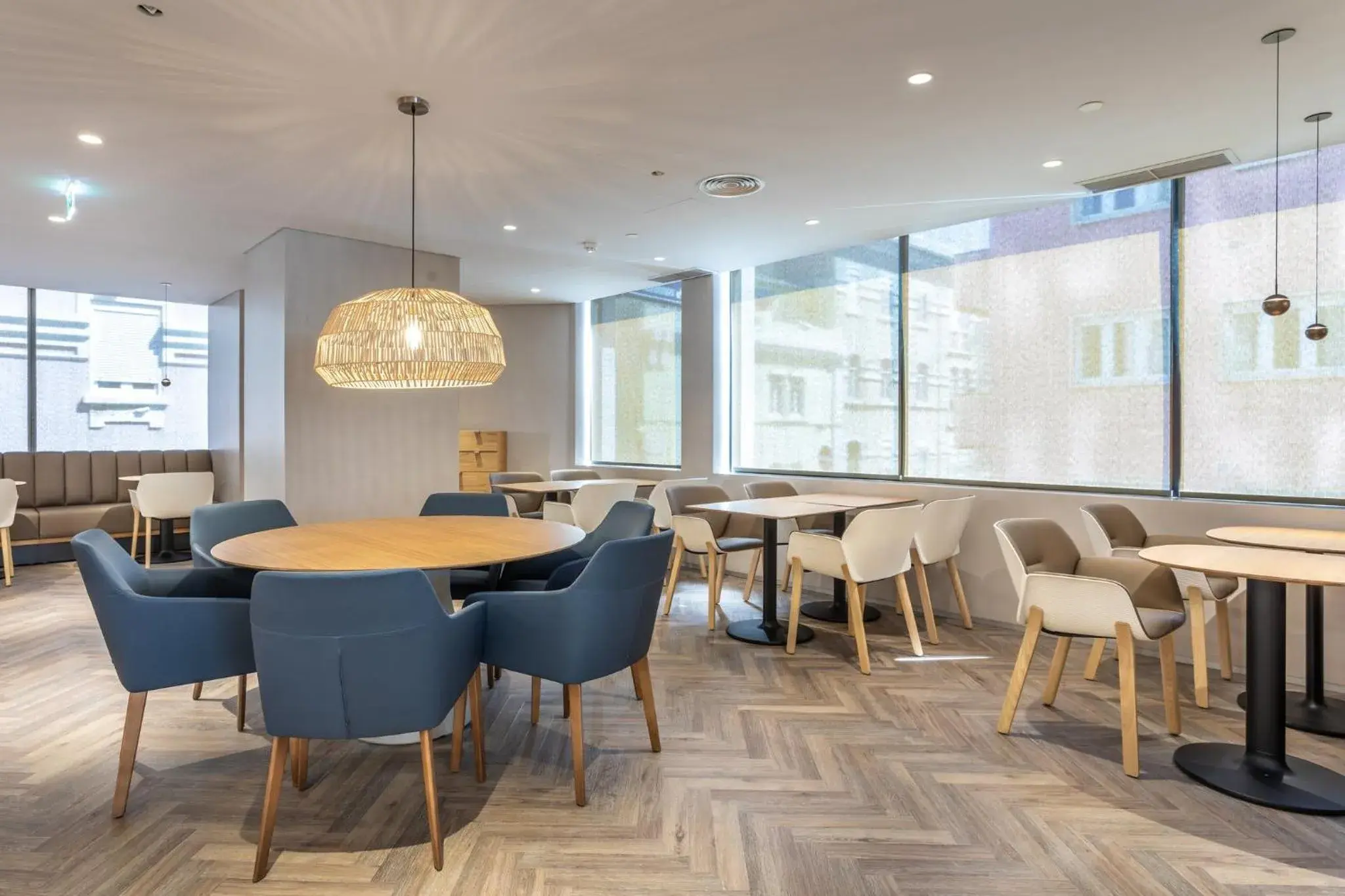 Restaurant/places to eat in Holiday Inn Lisbon by IHG Restaurant/places to eat in Holiday Inn Lisbon by IHG